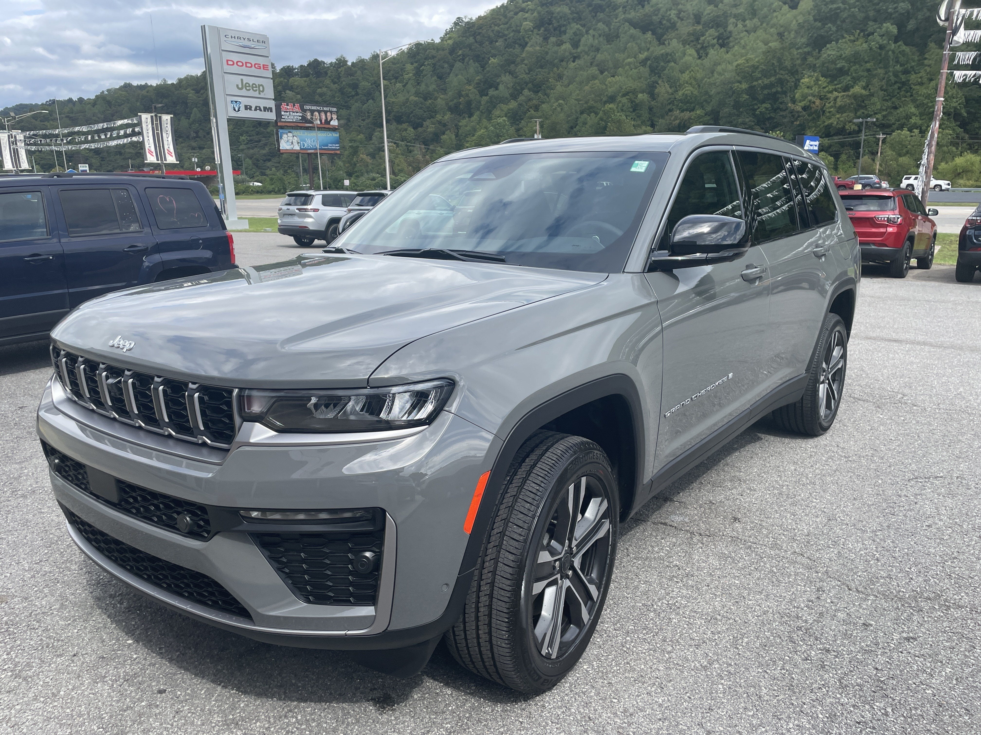 2027 Jeep Grand Cherokee GRAND CHEROKEE L LIMITED 4X4