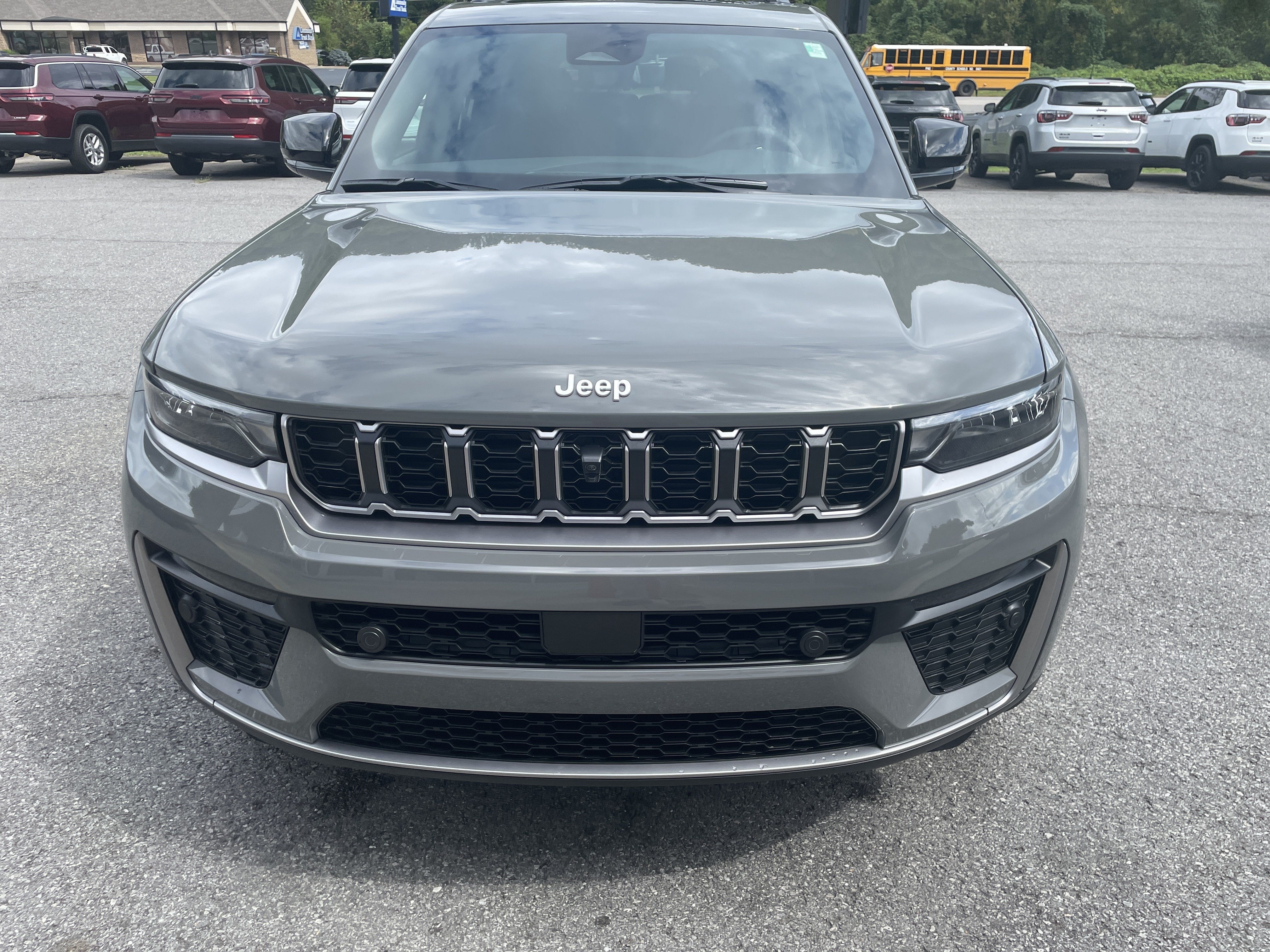 2027 Jeep Grand Cherokee GRAND CHEROKEE L LIMITED 4X4