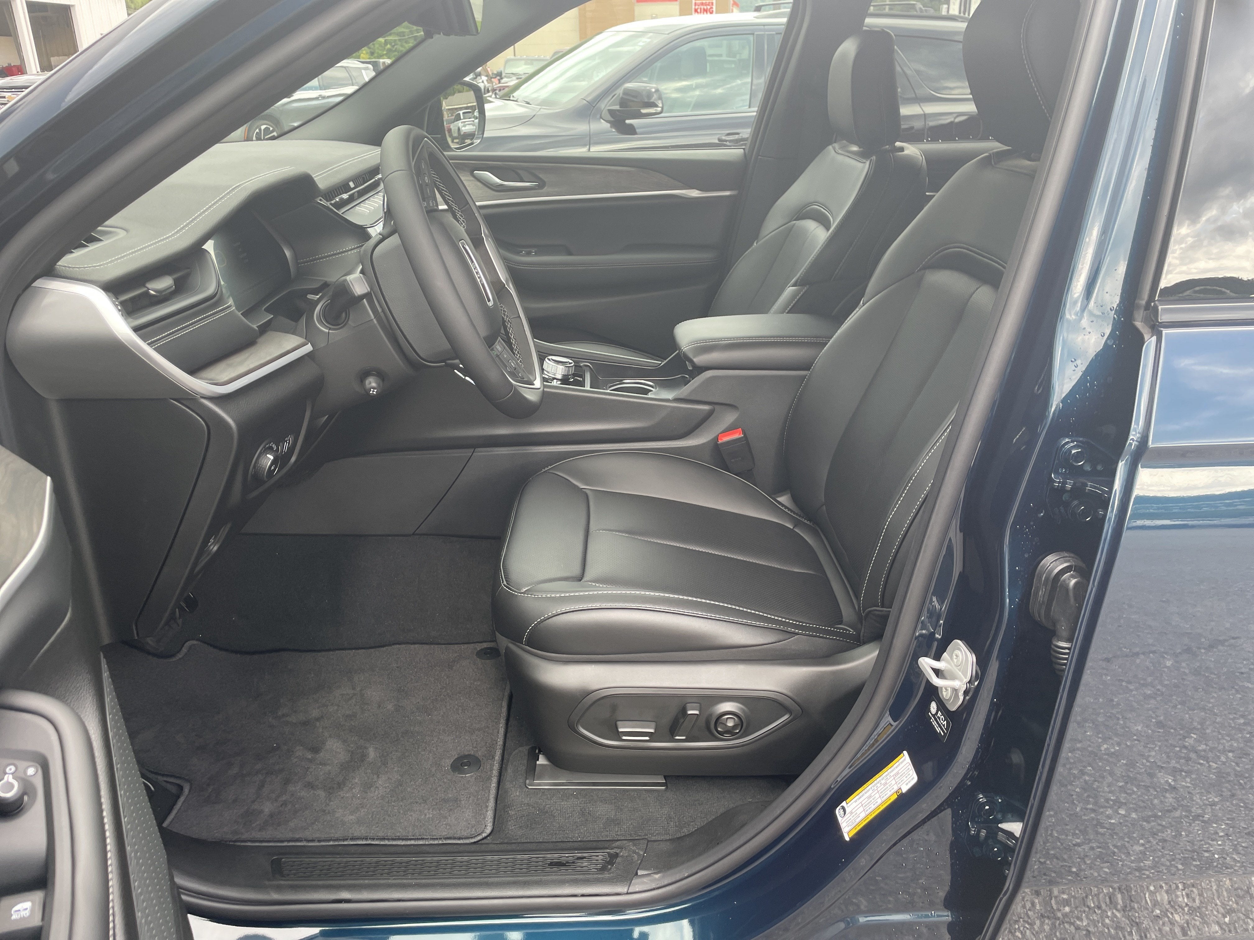 2027 Jeep Grand Cherokee GRAND CHEROKEE L LIMITED 4X4