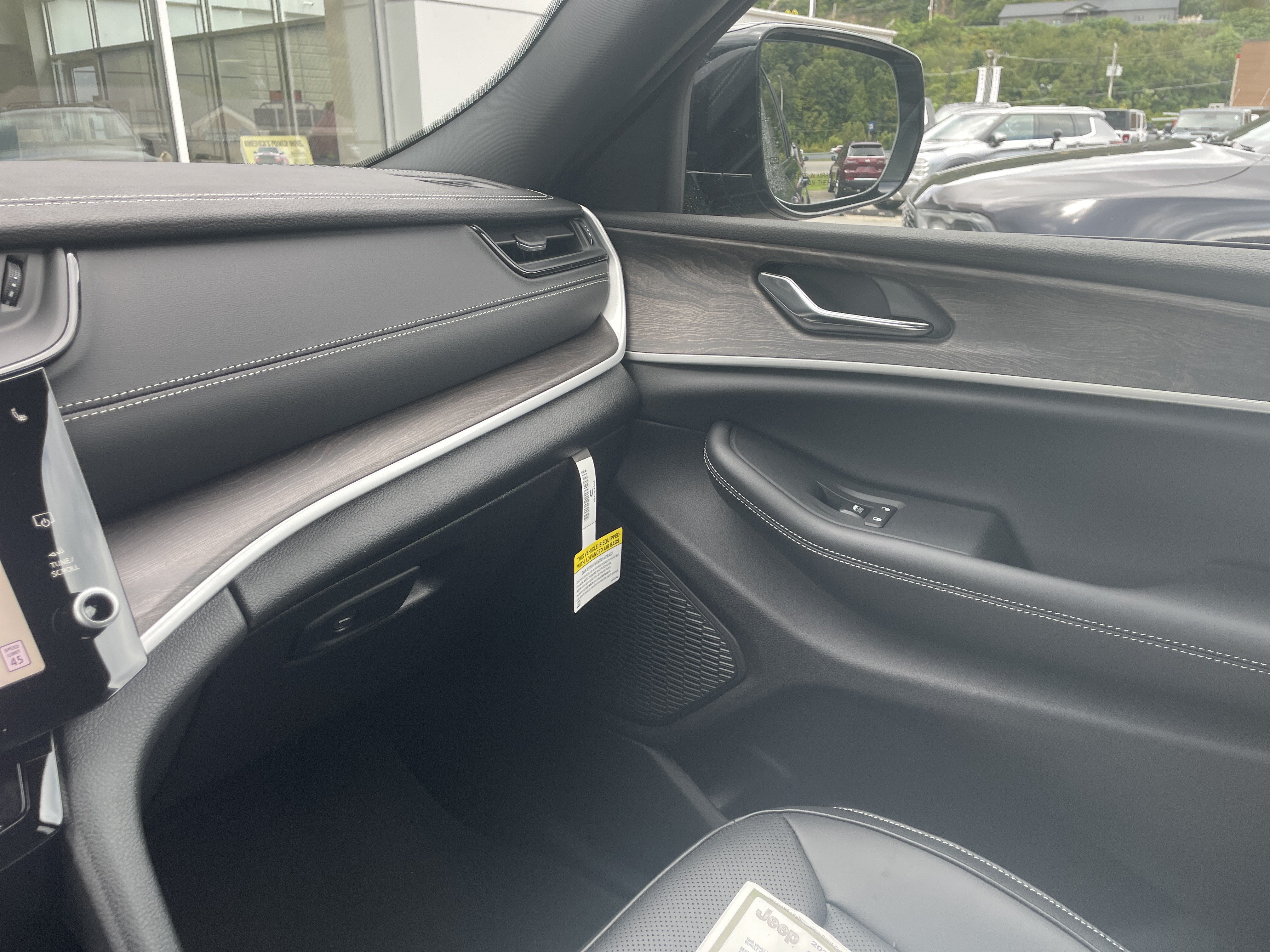 2027 Jeep Grand Cherokee GRAND CHEROKEE L LIMITED 4X4