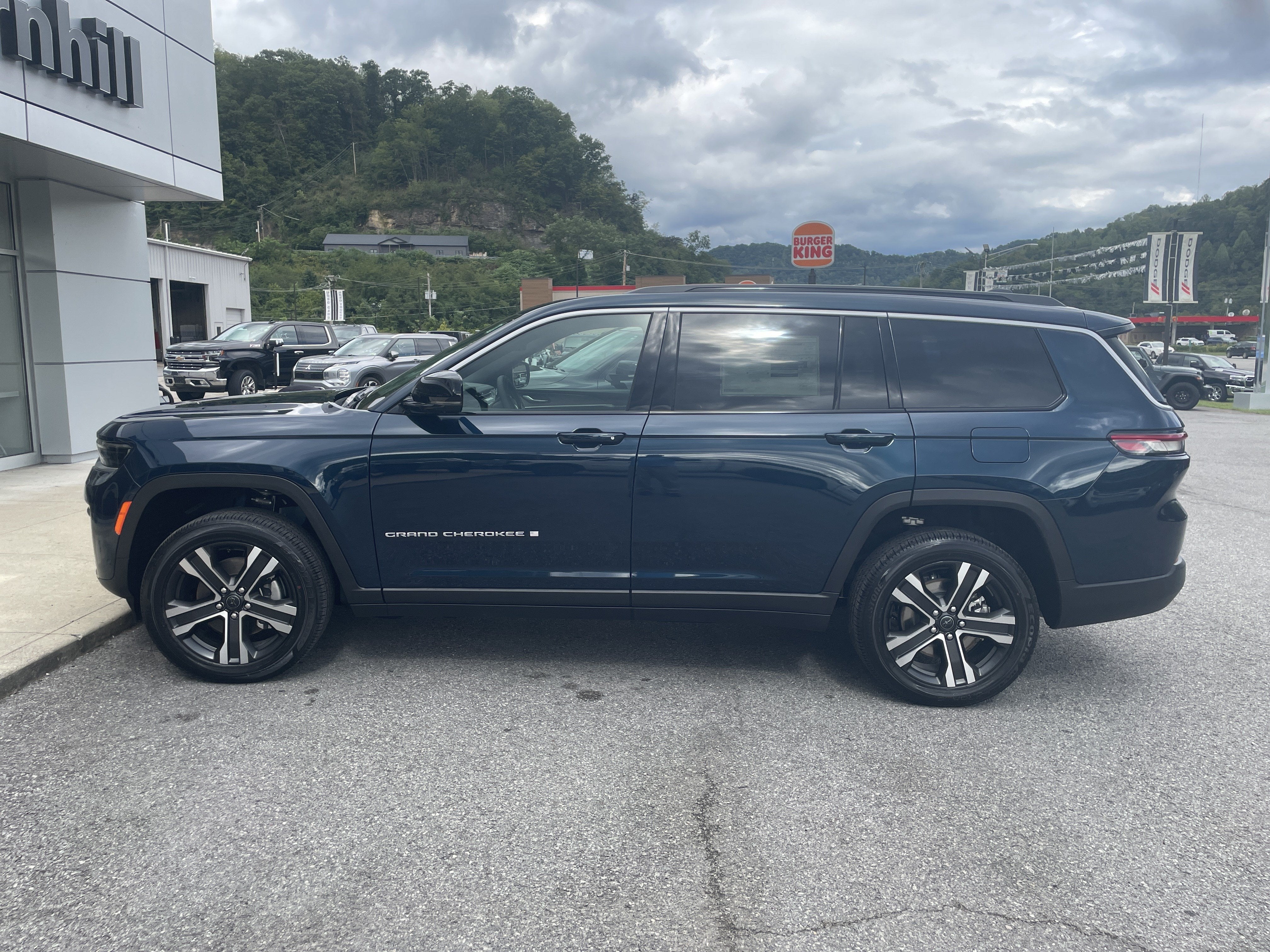 2027 Jeep Grand Cherokee GRAND CHEROKEE L LIMITED 4X4