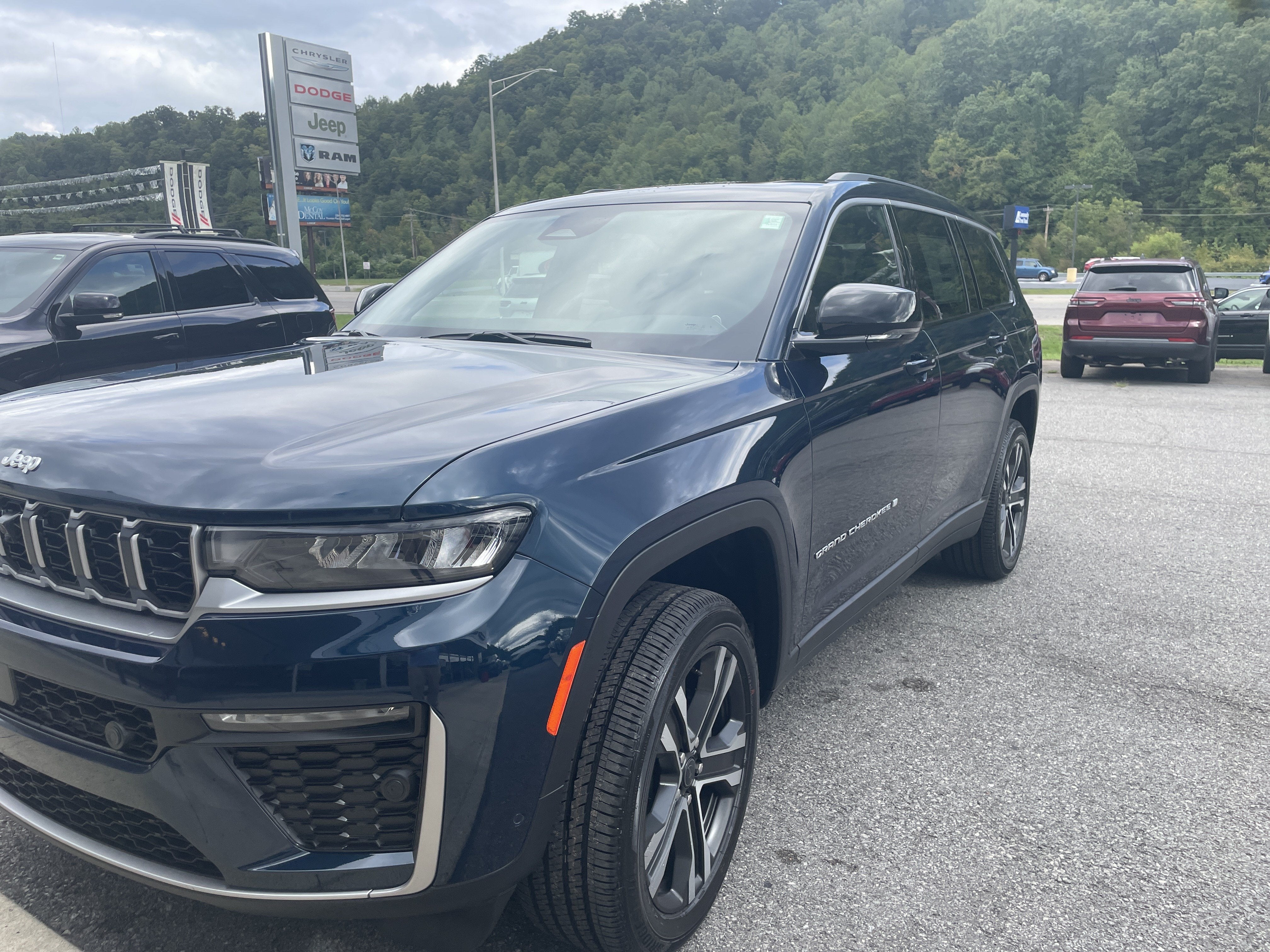 2027 Jeep Grand Cherokee GRAND CHEROKEE L LIMITED 4X4