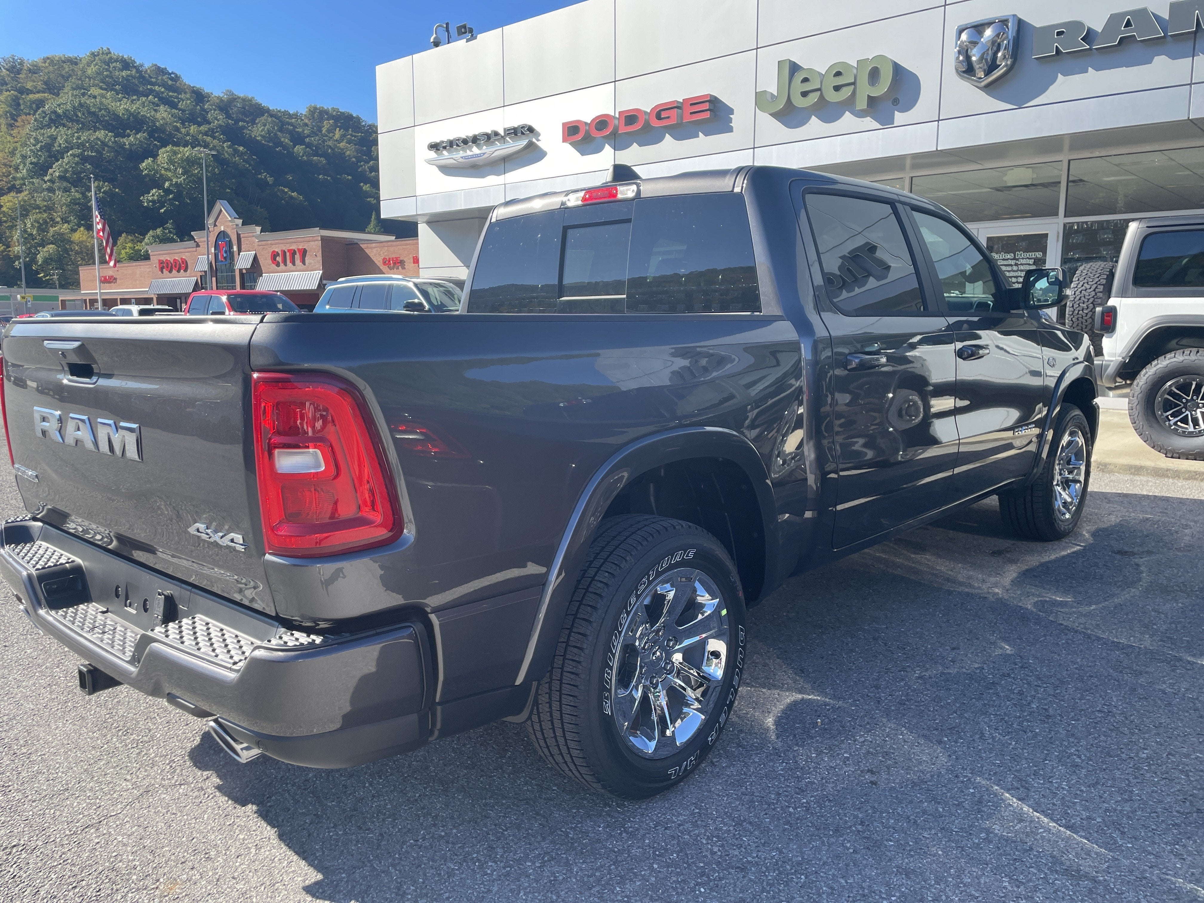2027 RAM Ram 1500 RAM 1500 BIG HORN CREW CAB 4X4 5'7' BOX