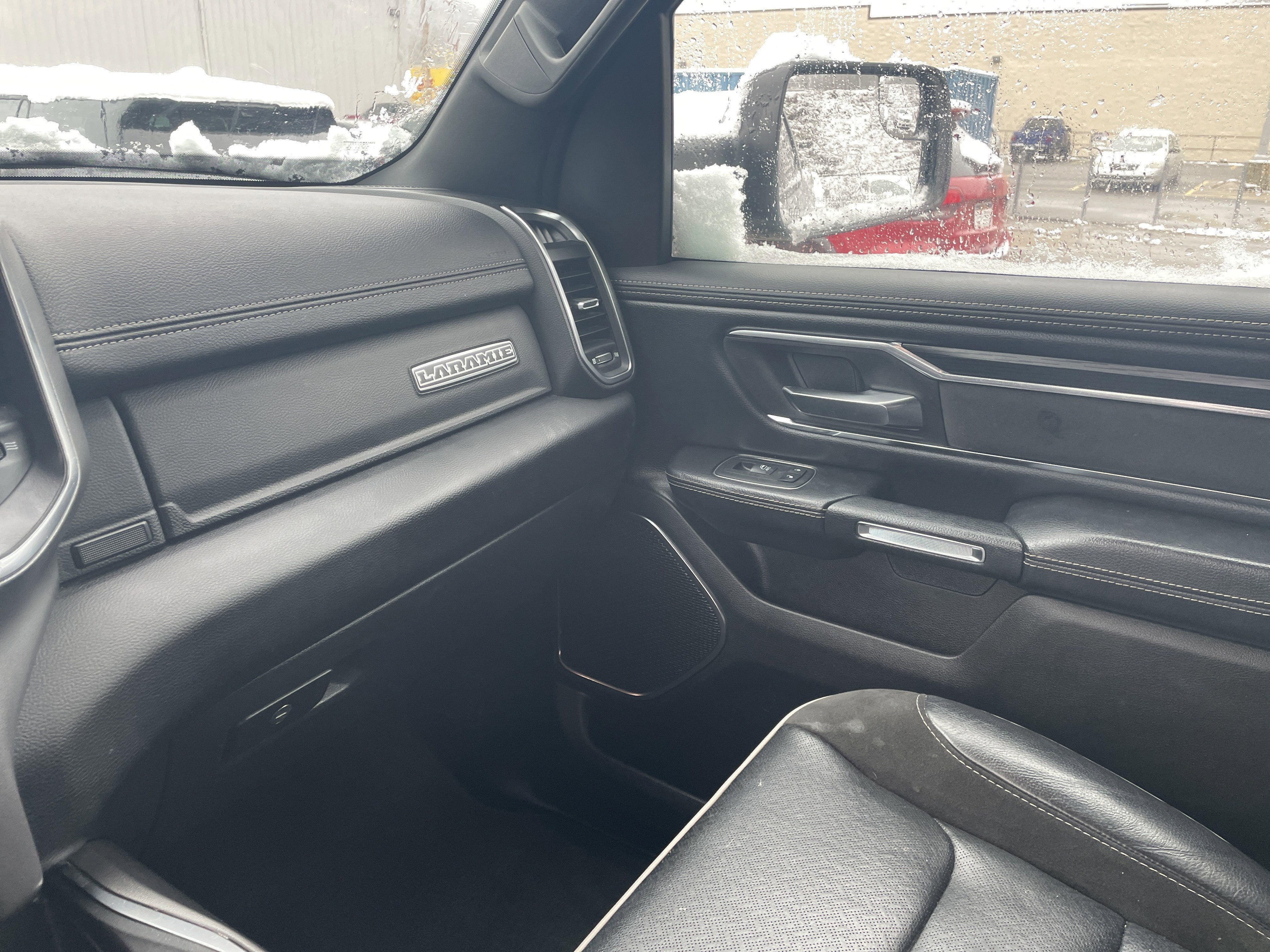 2024 RAM 1500 Laramie Crew Cab 4x4 5'7' Box