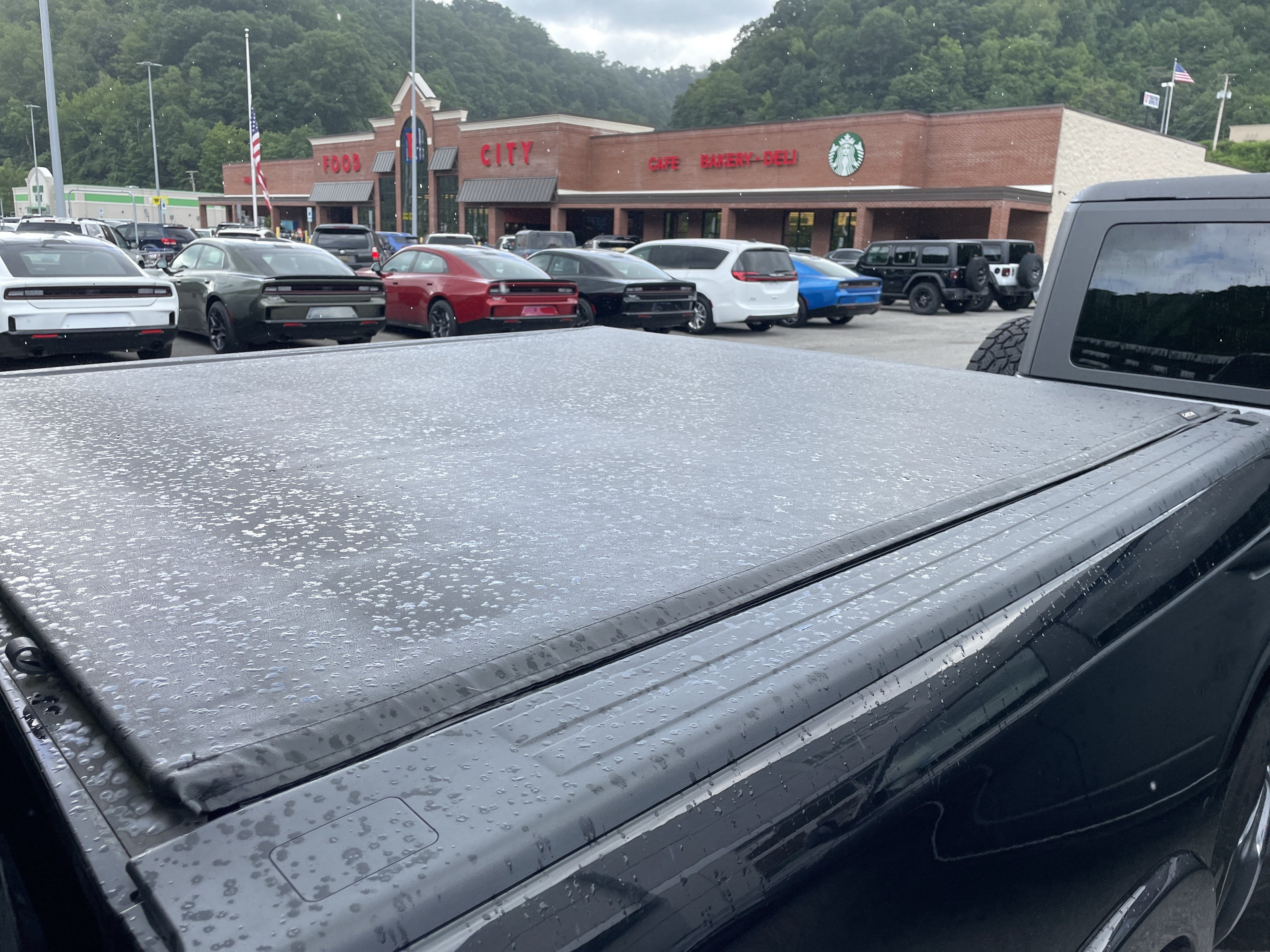 2020 RAM 1500 Laramie Crew Cab 4x4 5'7' Box