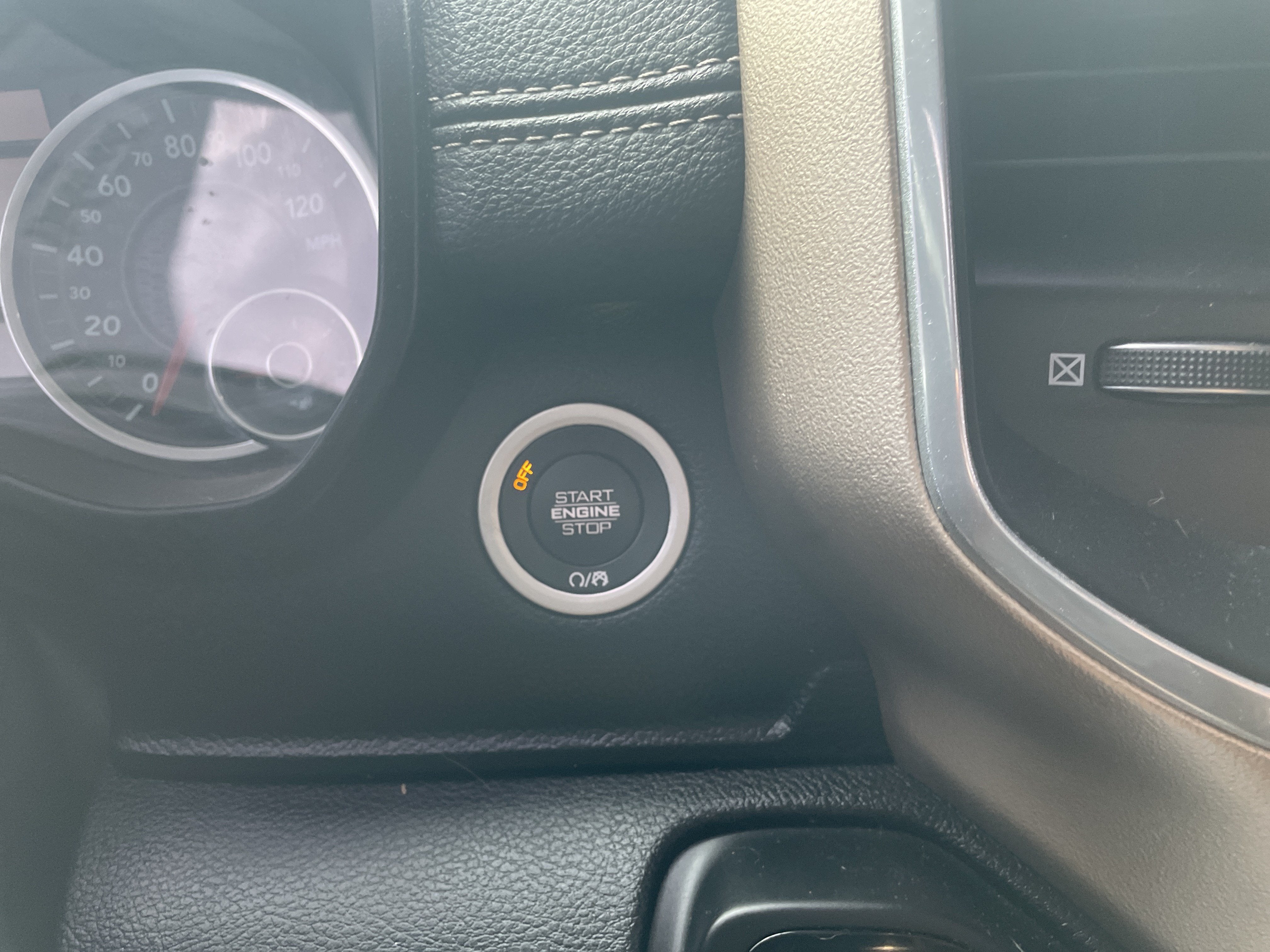 2020 RAM 1500 Laramie Crew Cab 4x4 5'7' Box