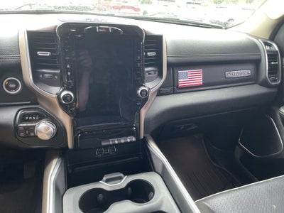 2020 RAM 1500 Laramie Crew Cab 4x4 5'7' Box