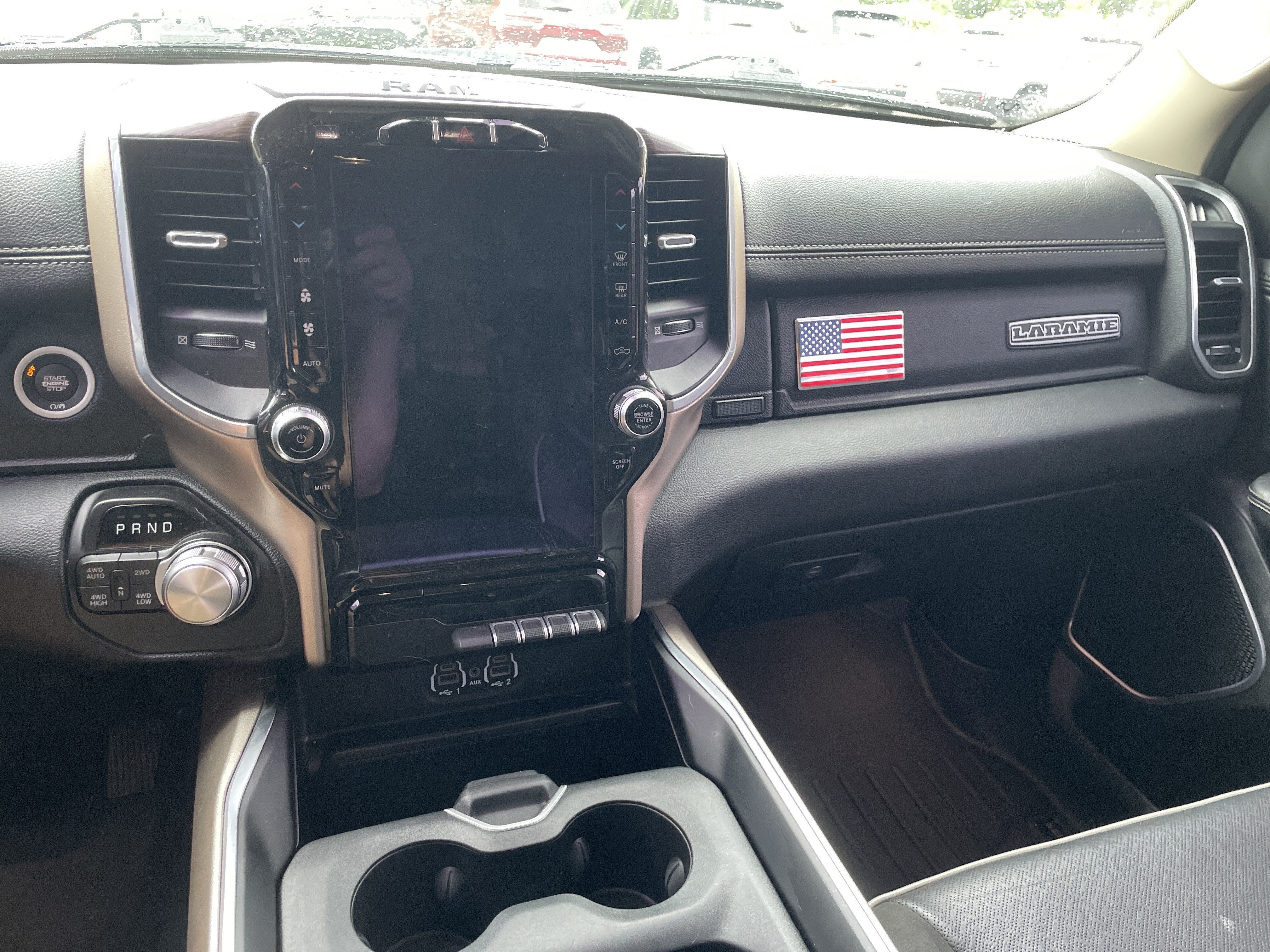 2020 RAM 1500 Laramie Crew Cab 4x4 5'7' Box
