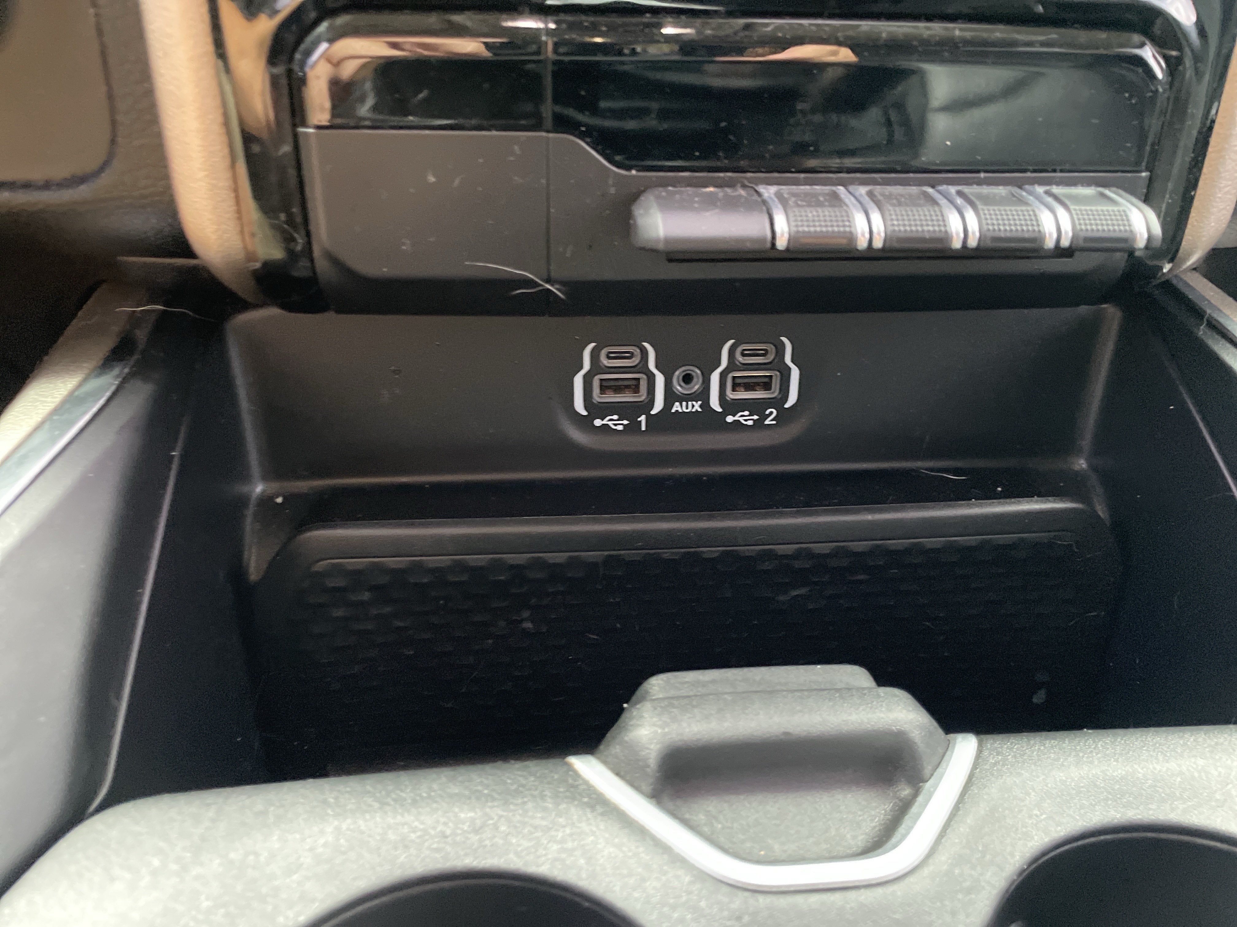 2020 RAM 1500 Laramie Crew Cab 4x4 5'7' Box