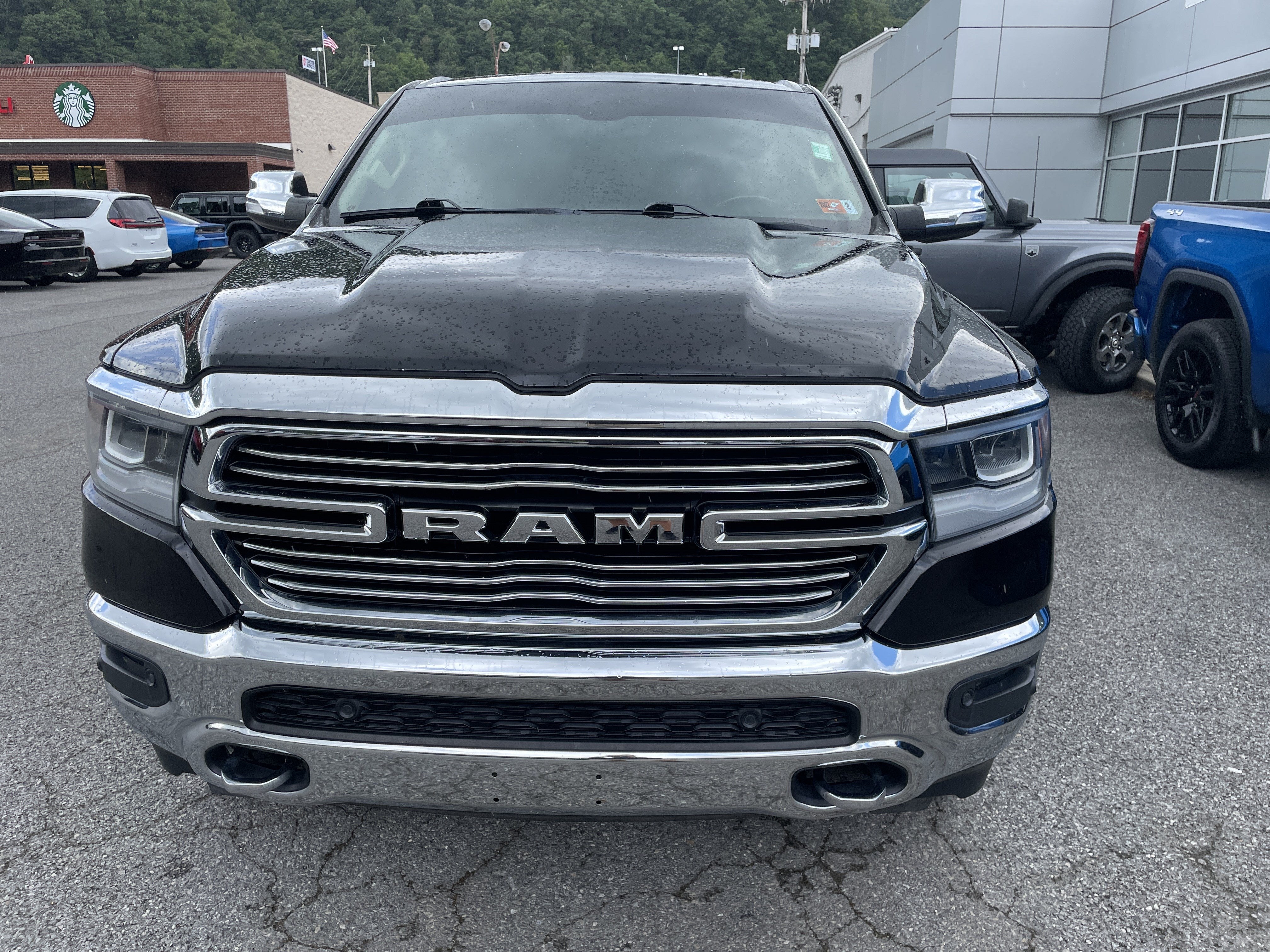 2020 RAM 1500 Laramie Crew Cab 4x4 5'7' Box