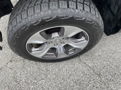 2020 RAM 1500 Laramie Crew Cab 4x4 5'7' Box