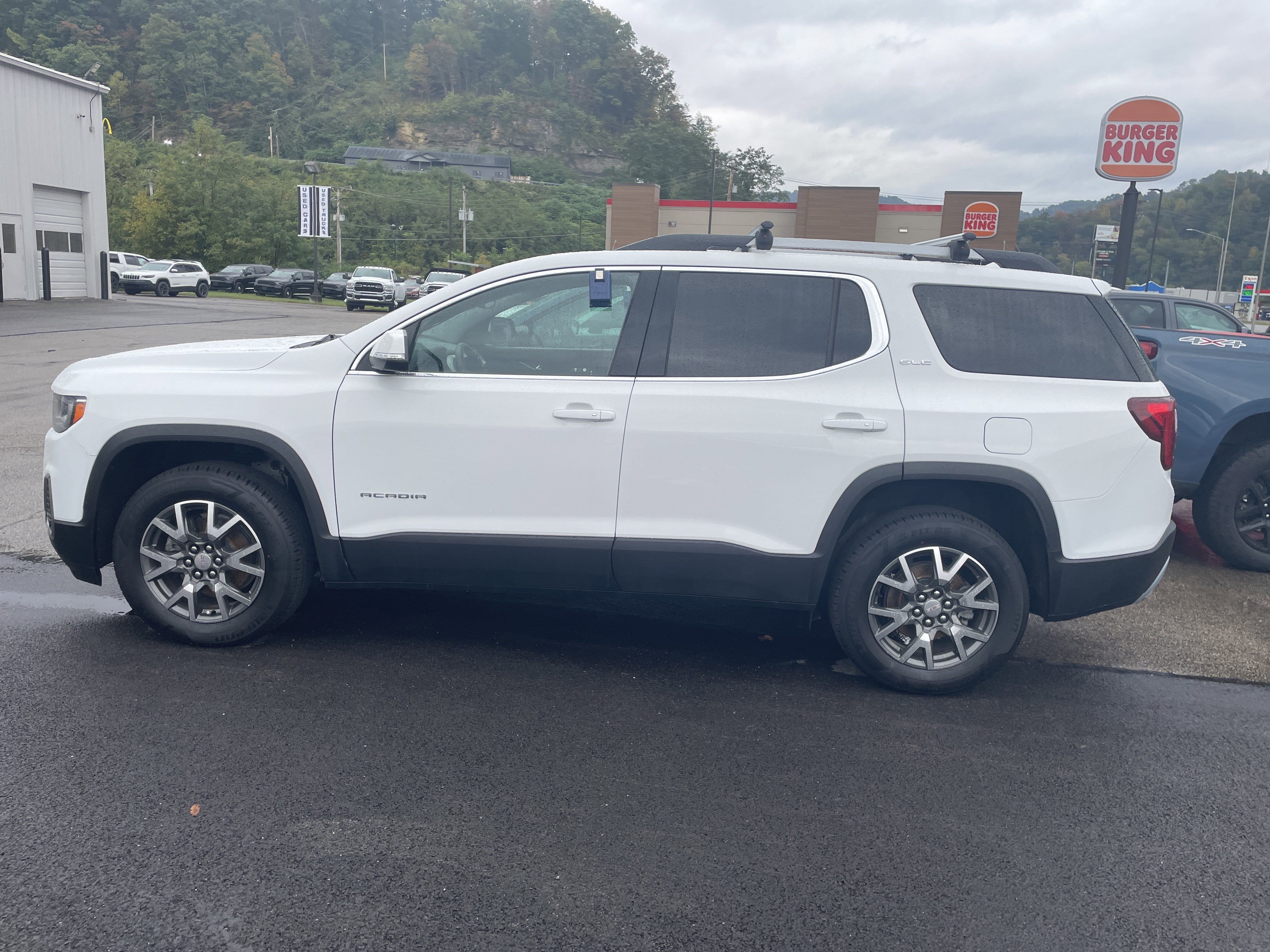 2023 GMC Acadia FWD SLE
