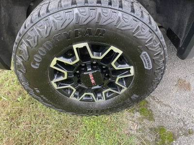 2024 GMC Sierra 2500HD 4WD Crew Cab Standard Bed AT4X