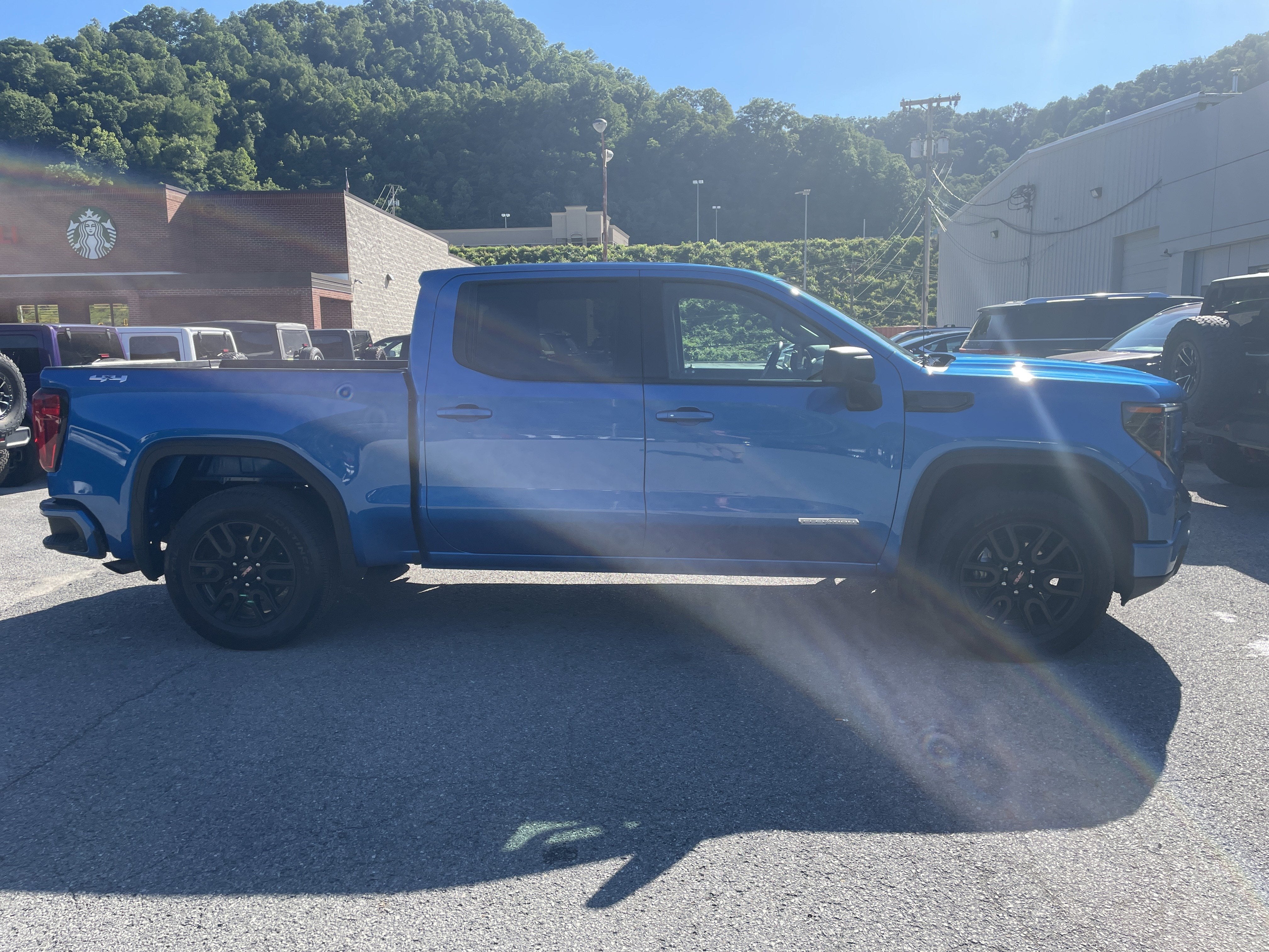 2023 GMC Sierra 1500 4WD Crew Cab Short Box Elevation with 3VL