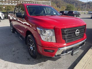2024 Nissan TITAN Crew Cab SV 4x4