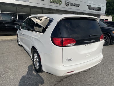 2022 Chrysler Voyager LX