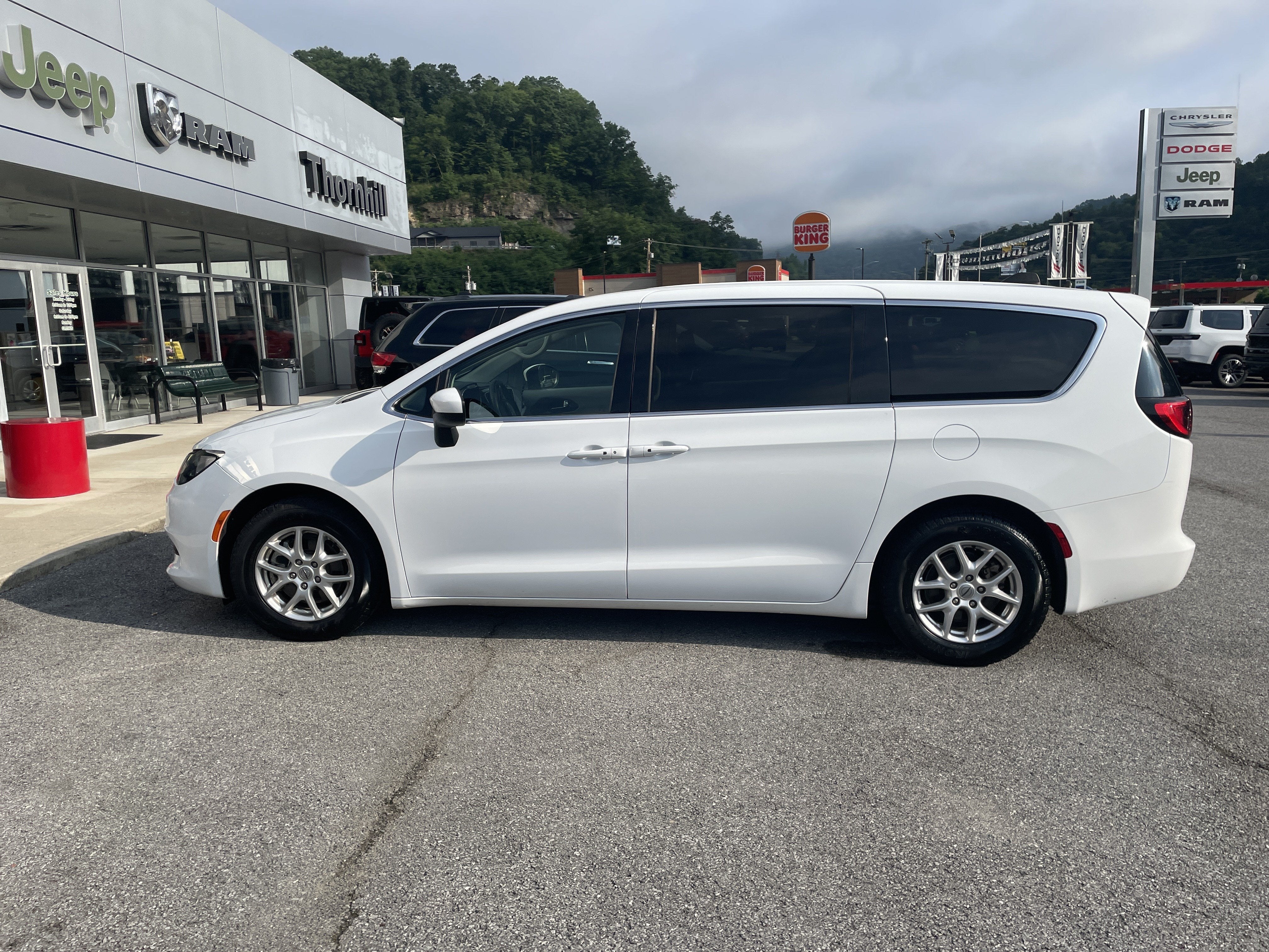 2022 Chrysler Voyager LX