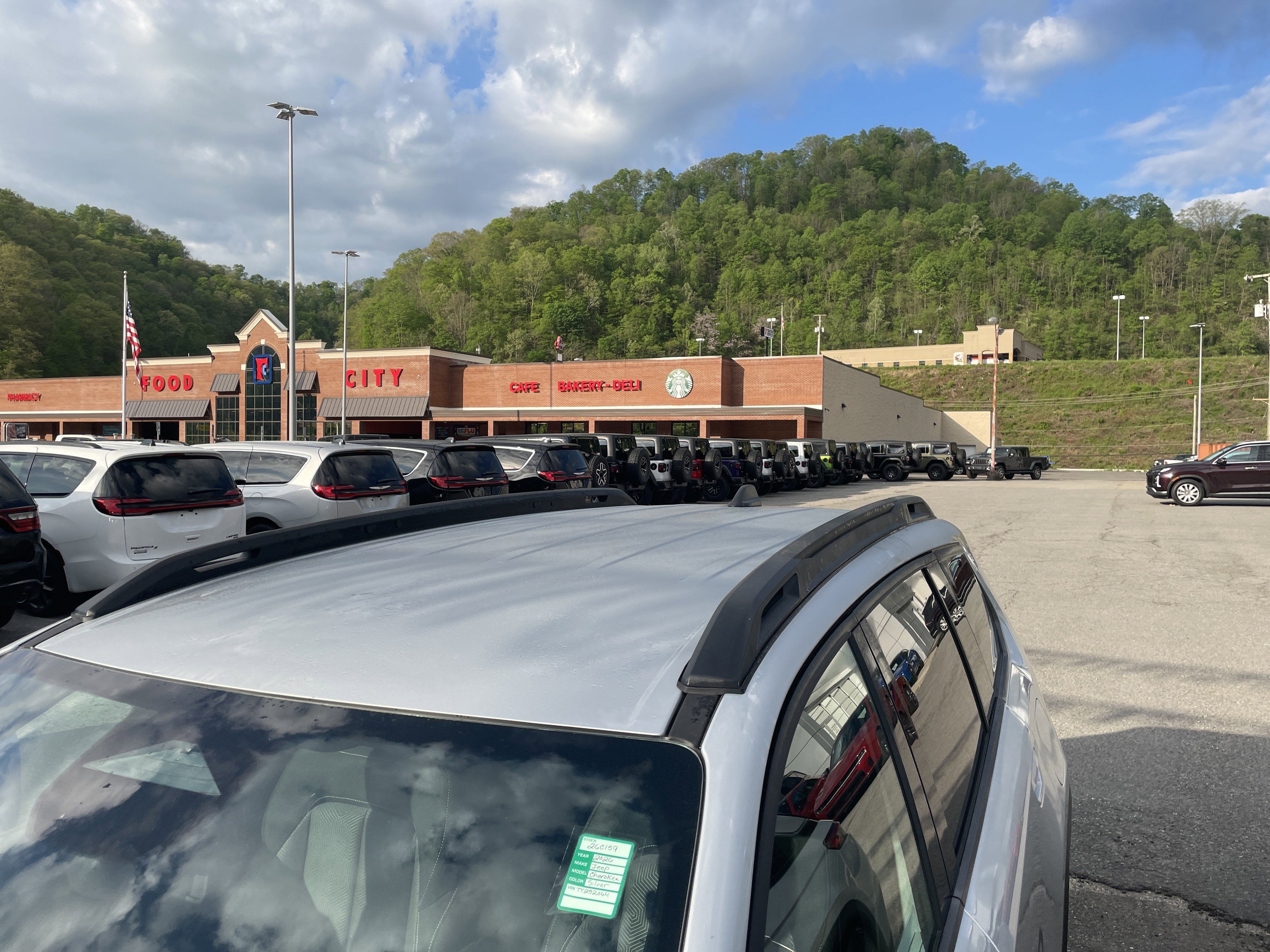 2026 Jeep Cherokee CHEROKEE LAREDO 4X4