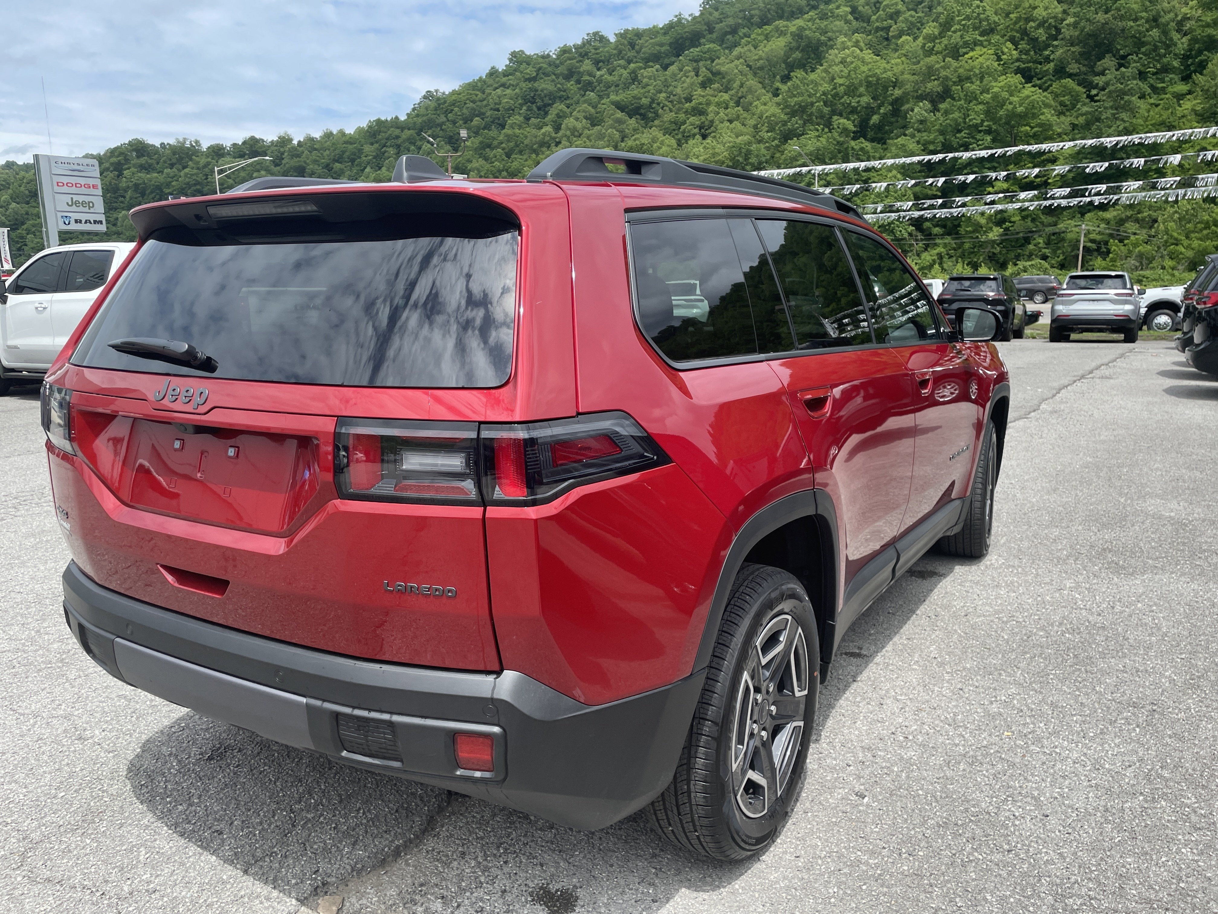 2026 Jeep Cherokee CHEROKEE LAREDO 4X4