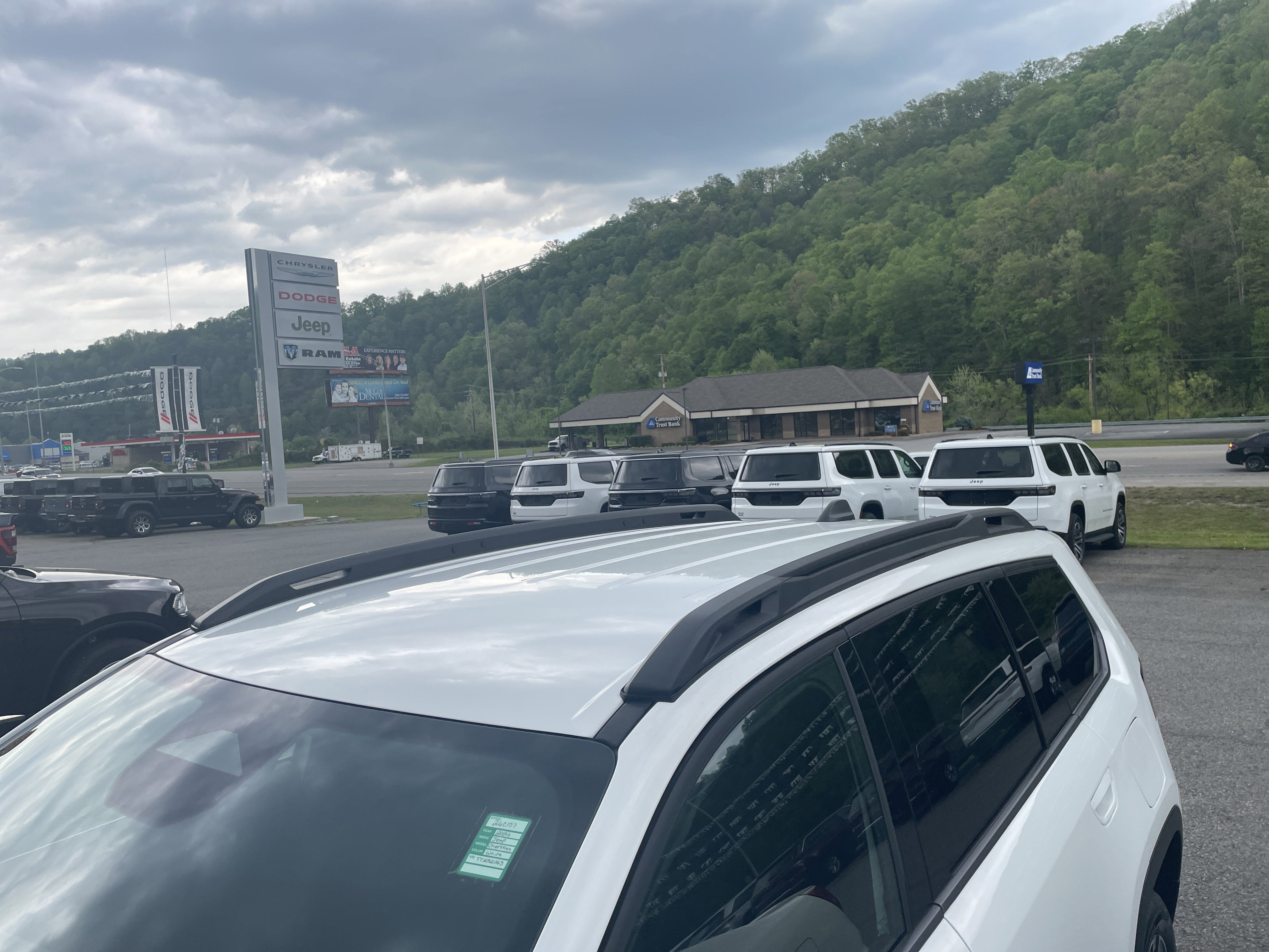 2026 Jeep Cherokee CHEROKEE LAREDO 4X4