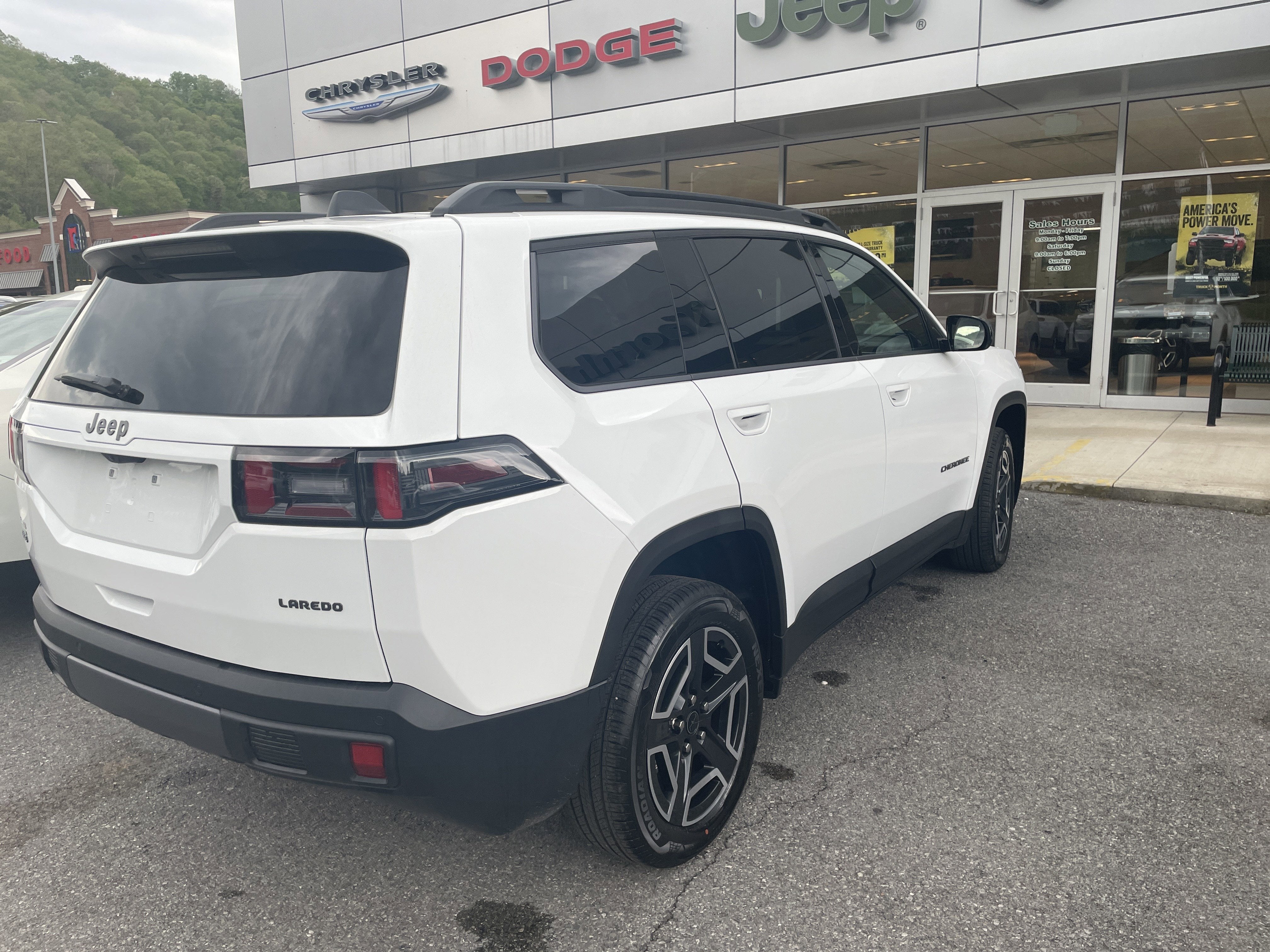 2026 Jeep Cherokee CHEROKEE LAREDO 4X4
