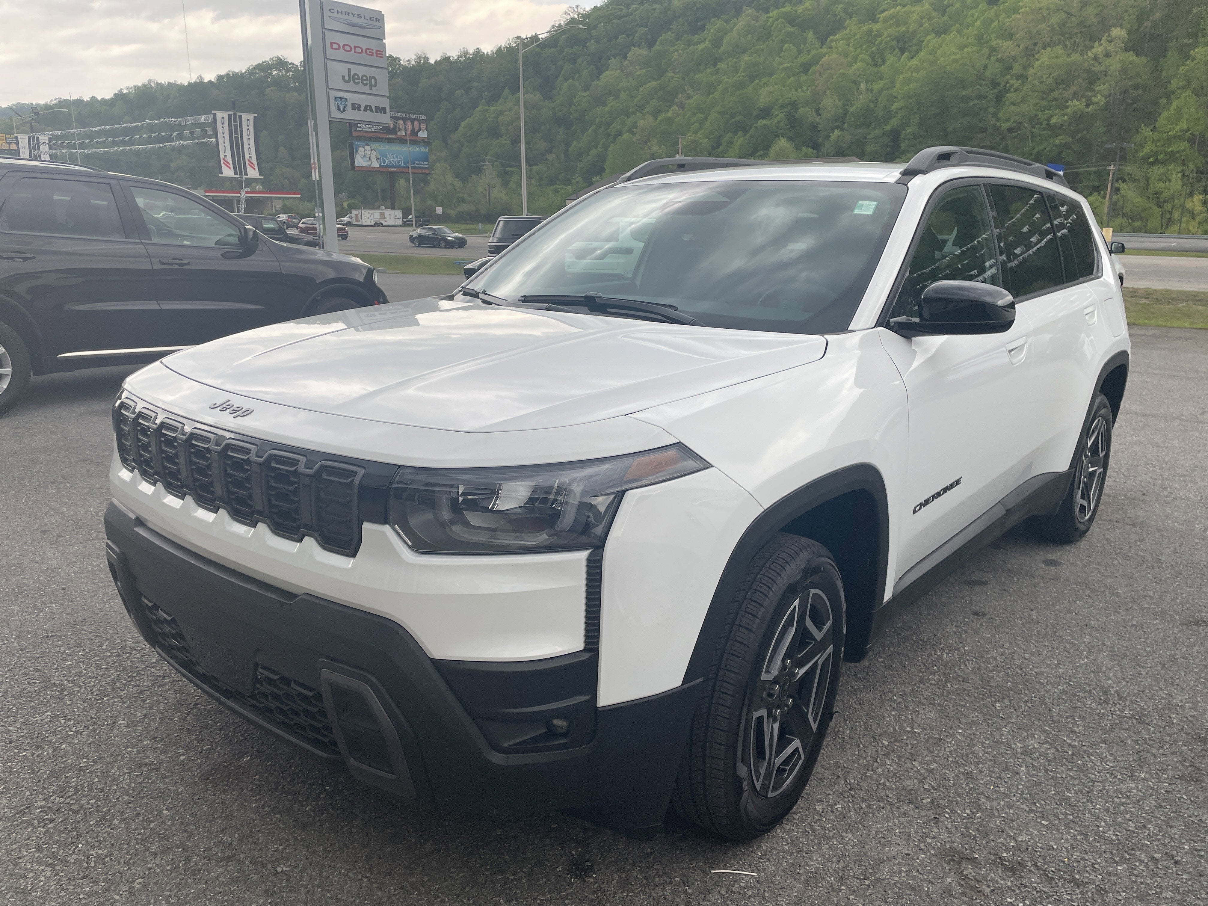 2026 Jeep Cherokee CHEROKEE LAREDO 4X4