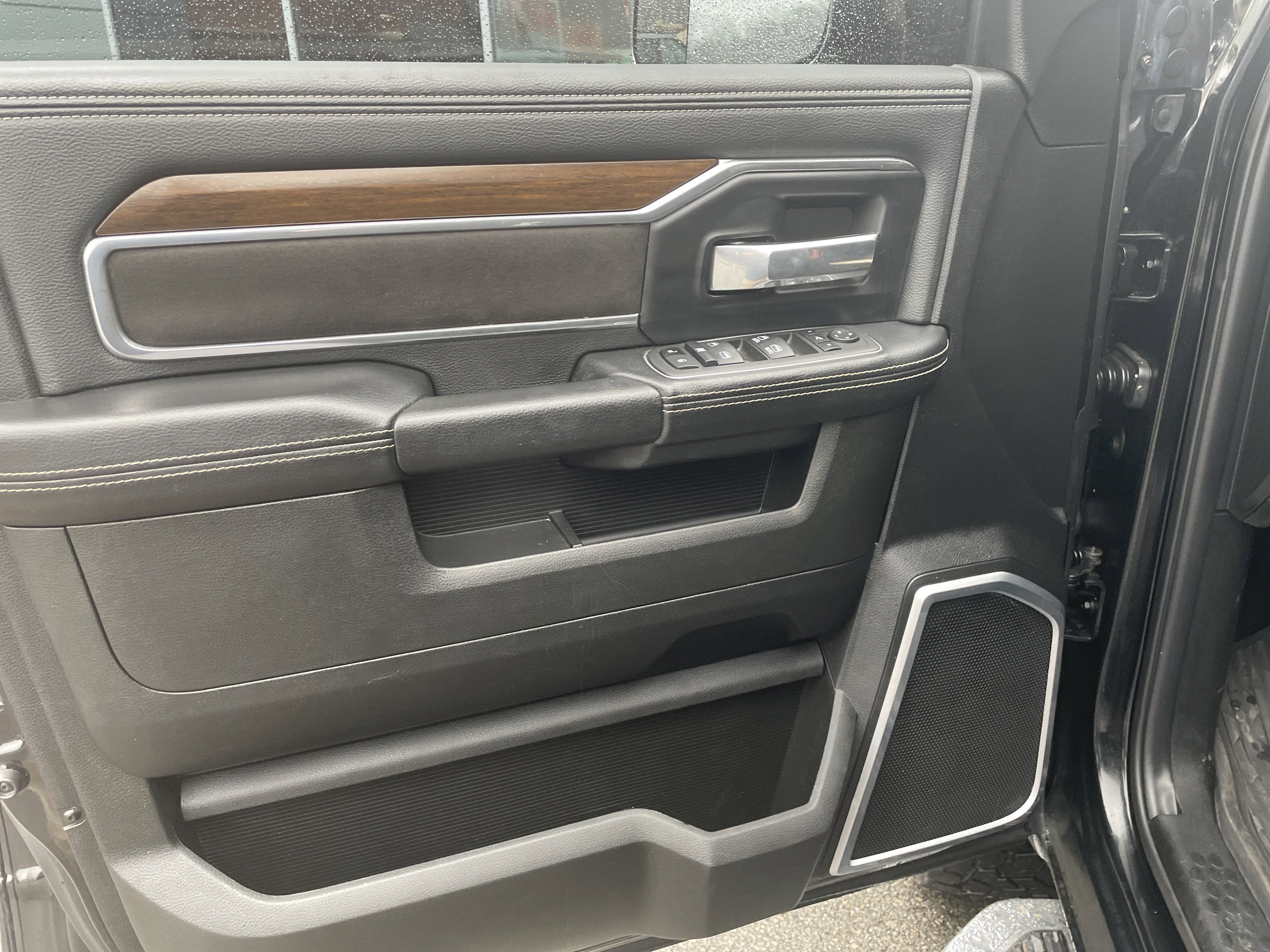 2022 RAM 3500 Laramie Crew Cab 4x4 6'4' Box