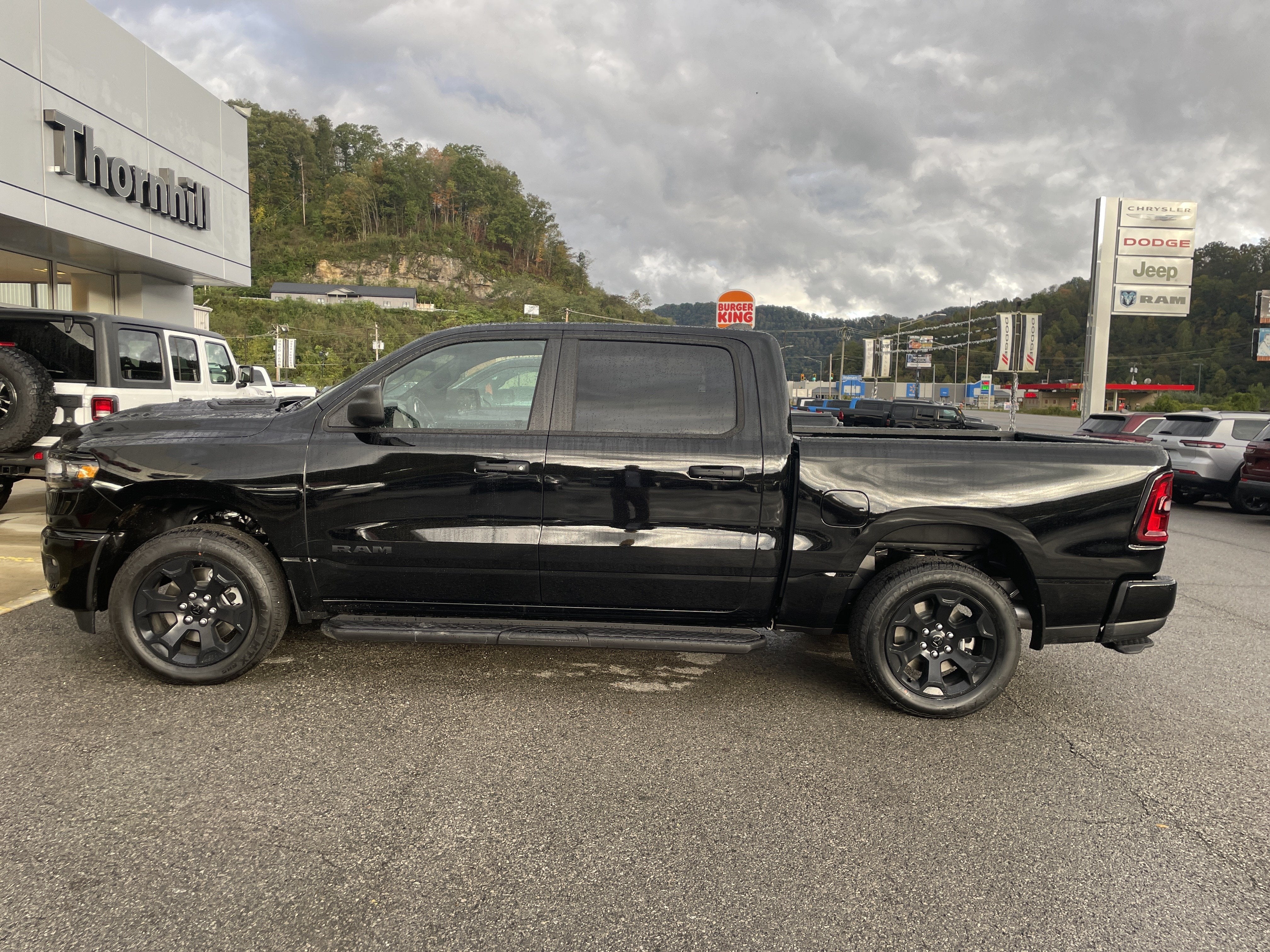2027 RAM Ram 1500 RAM 1500 EXPRESS CREW CAB 4X4 5'7' BOX