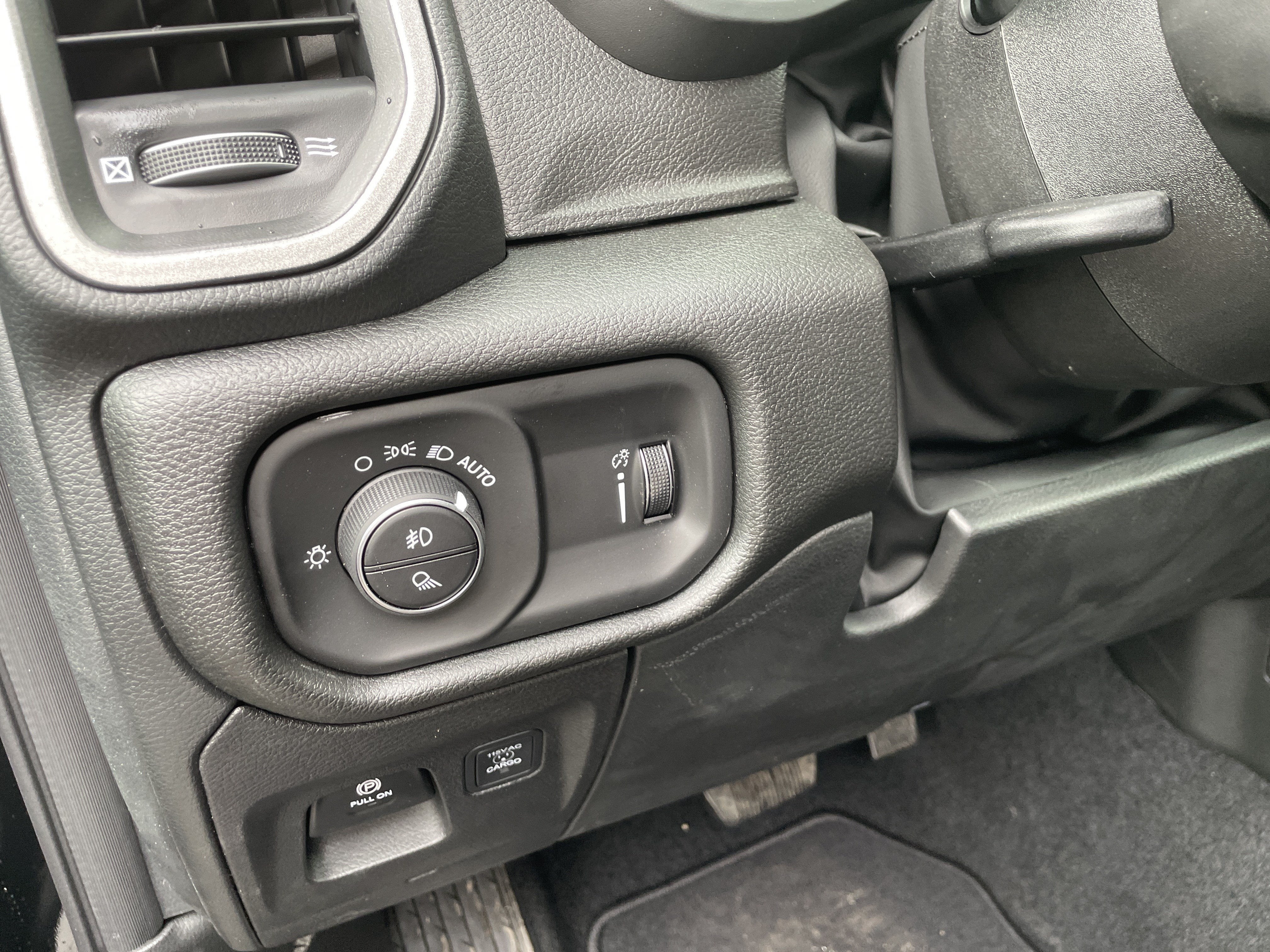 2027 RAM Ram 1500 RAM 1500 EXPRESS CREW CAB 4X4 5'7' BOX