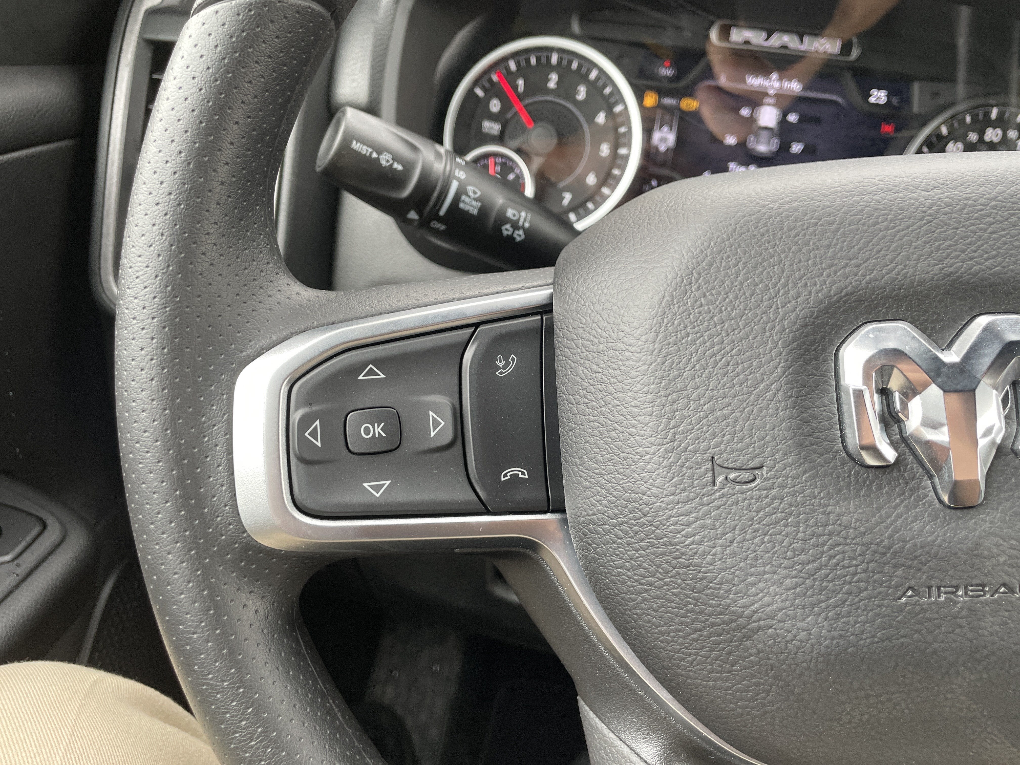2027 RAM Ram 1500 RAM 1500 EXPRESS CREW CAB 4X4 5'7' BOX
