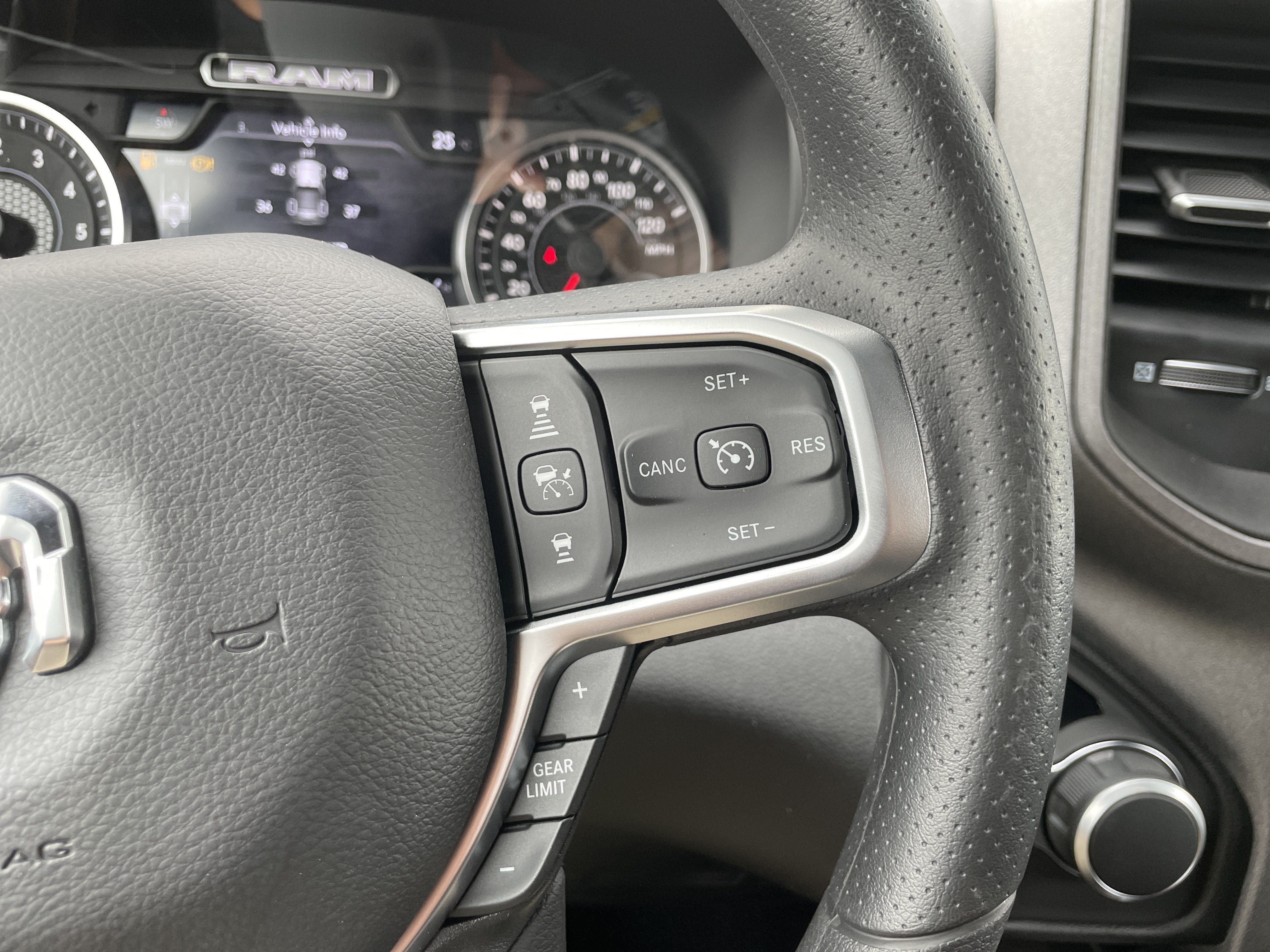 2027 RAM Ram 1500 RAM 1500 EXPRESS CREW CAB 4X4 5'7' BOX