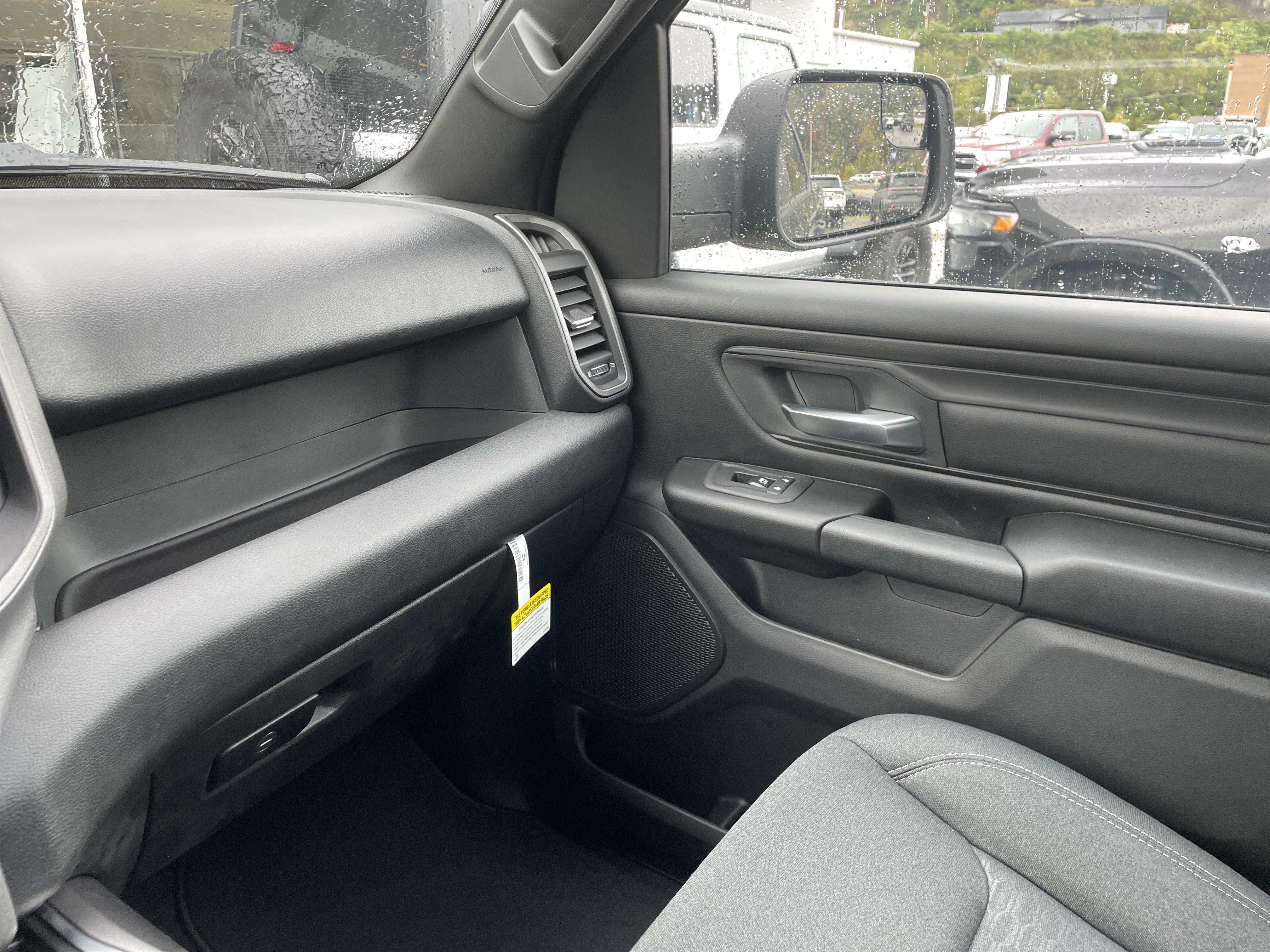 2027 RAM Ram 1500 RAM 1500 EXPRESS CREW CAB 4X4 5'7' BOX