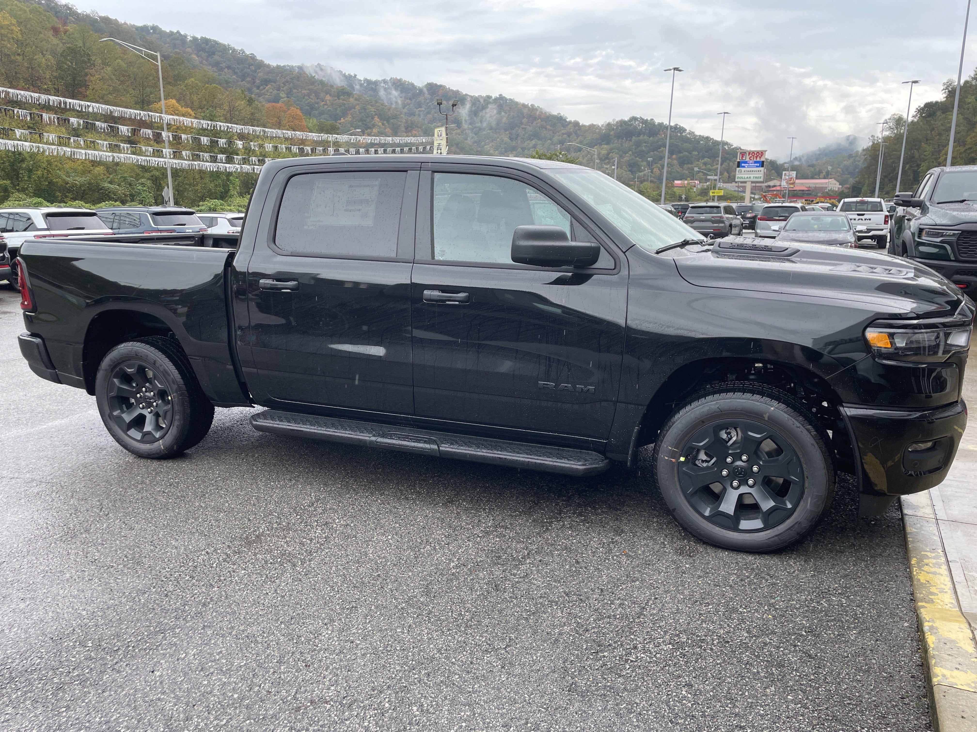 2027 RAM Ram 1500 RAM 1500 EXPRESS CREW CAB 4X4 5'7' BOX