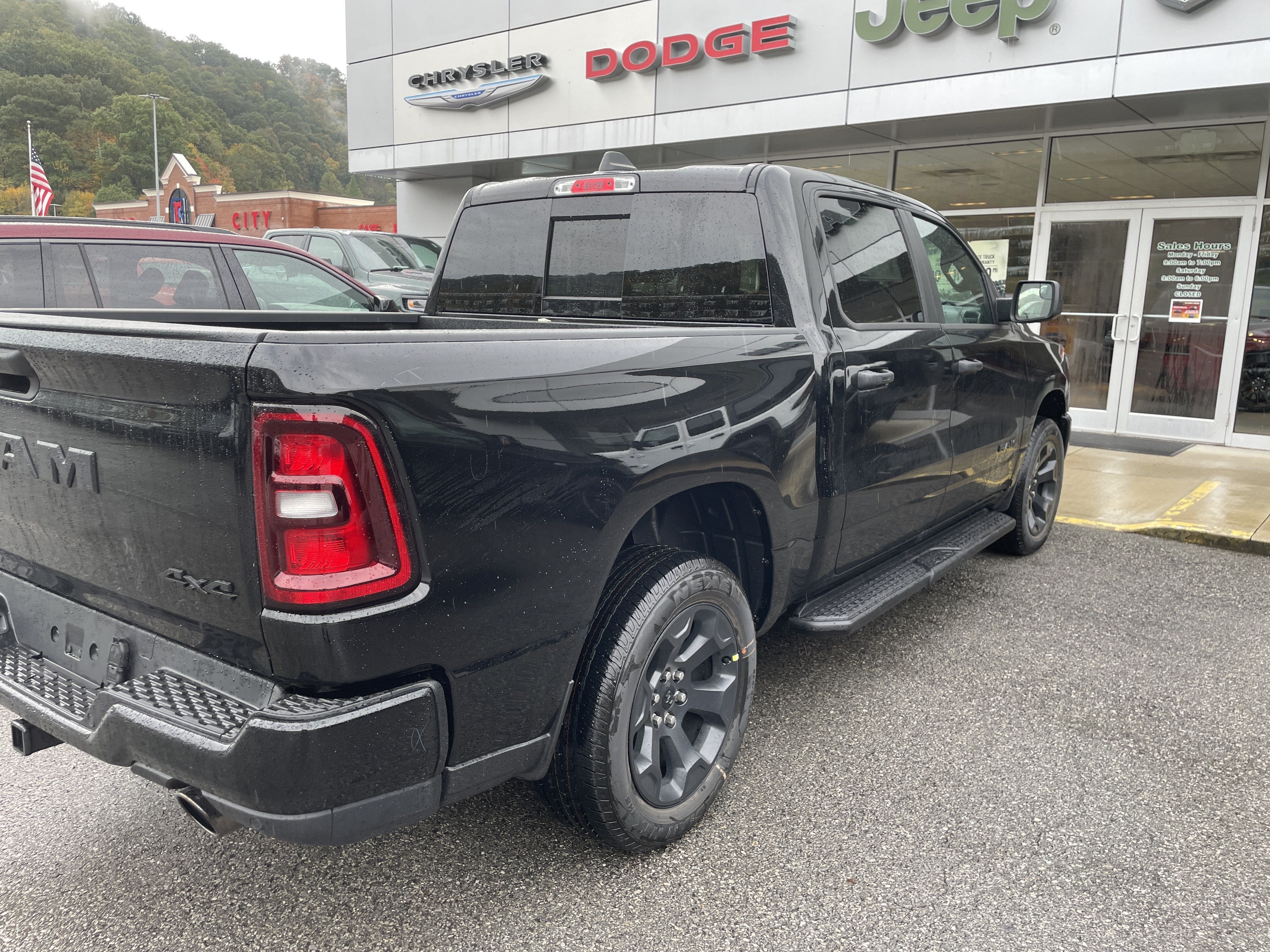 2027 RAM Ram 1500 RAM 1500 EXPRESS CREW CAB 4X4 5'7' BOX