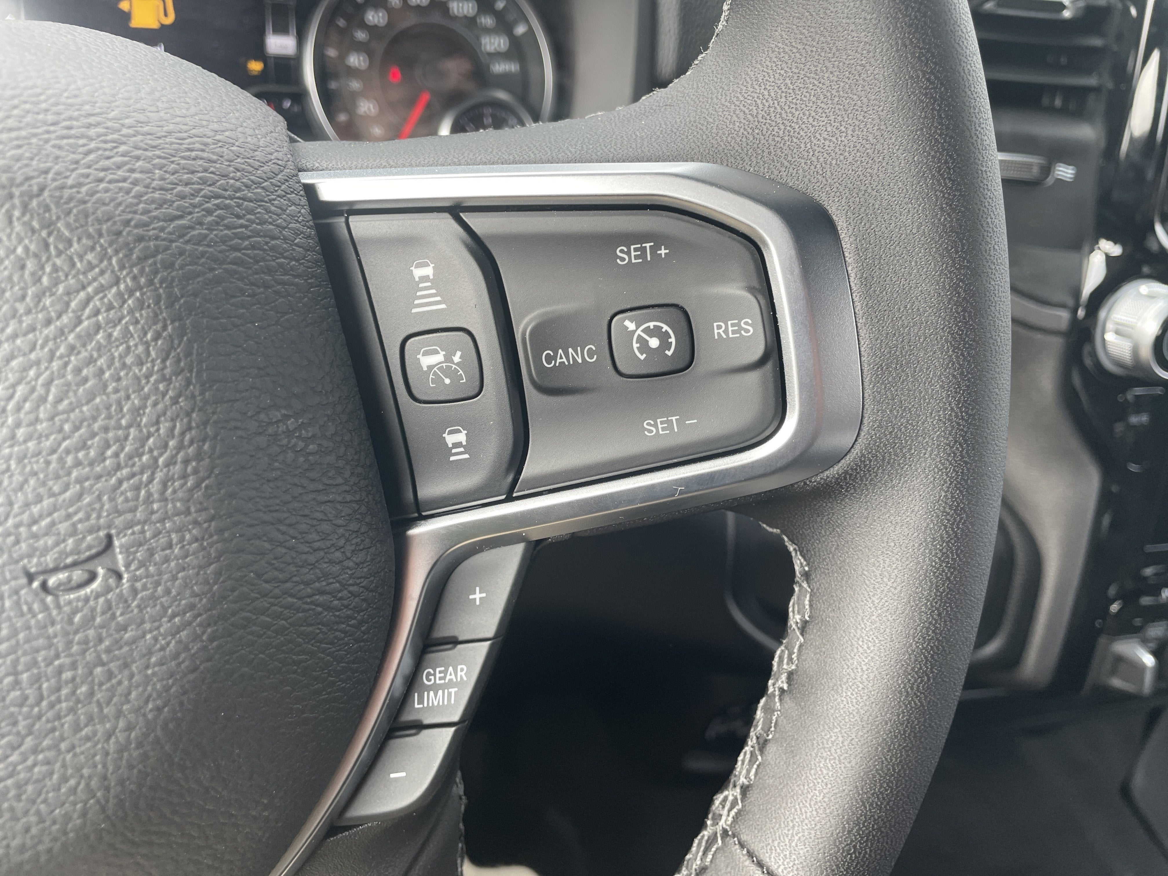 2026 RAM Ram 2500 RAM 2500 BLACK EXPRESS CREW CAB 4X4 8' BOX