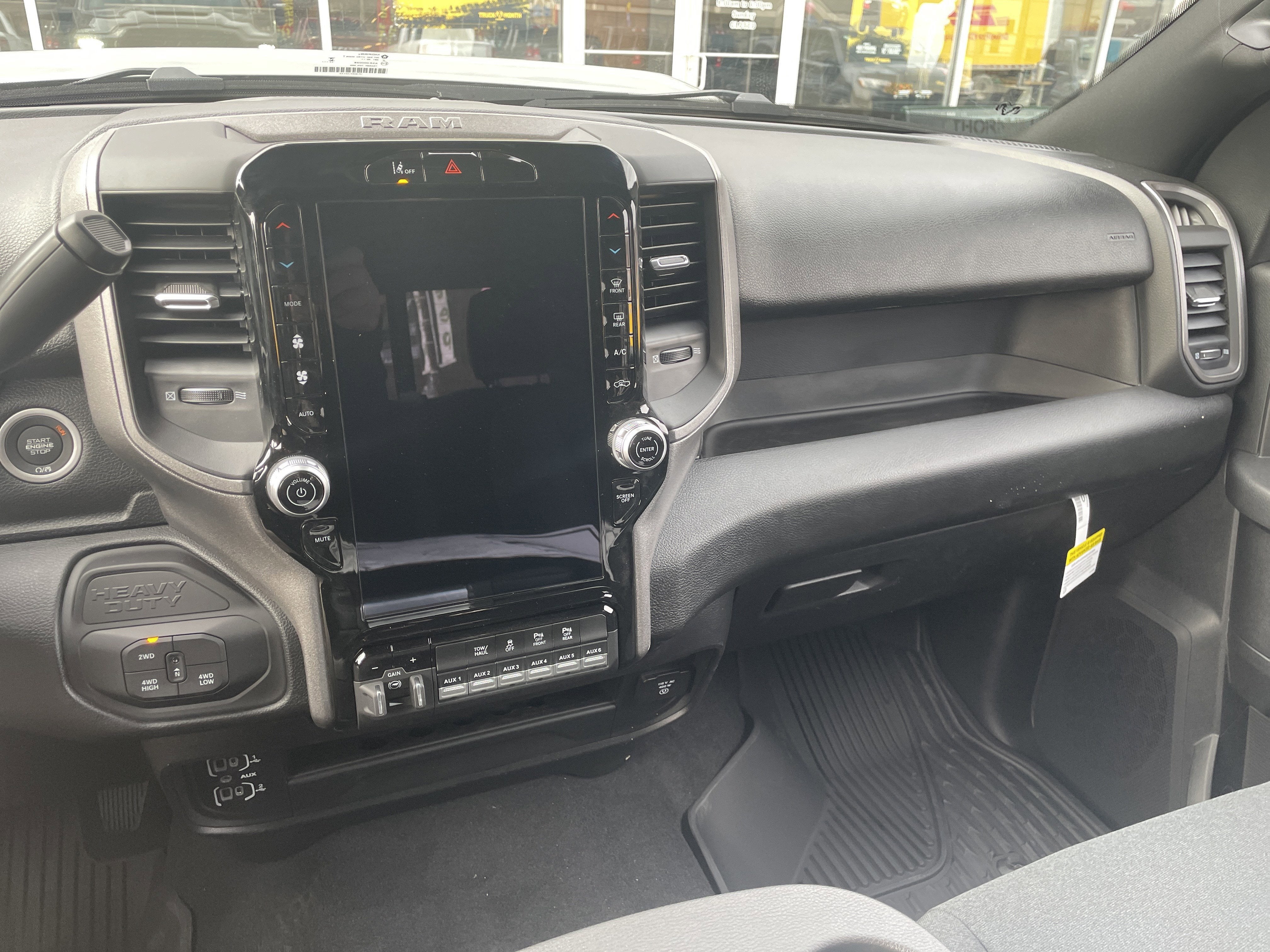 2026 RAM Ram 2500 RAM 2500 BLACK EXPRESS CREW CAB 4X4 8' BOX