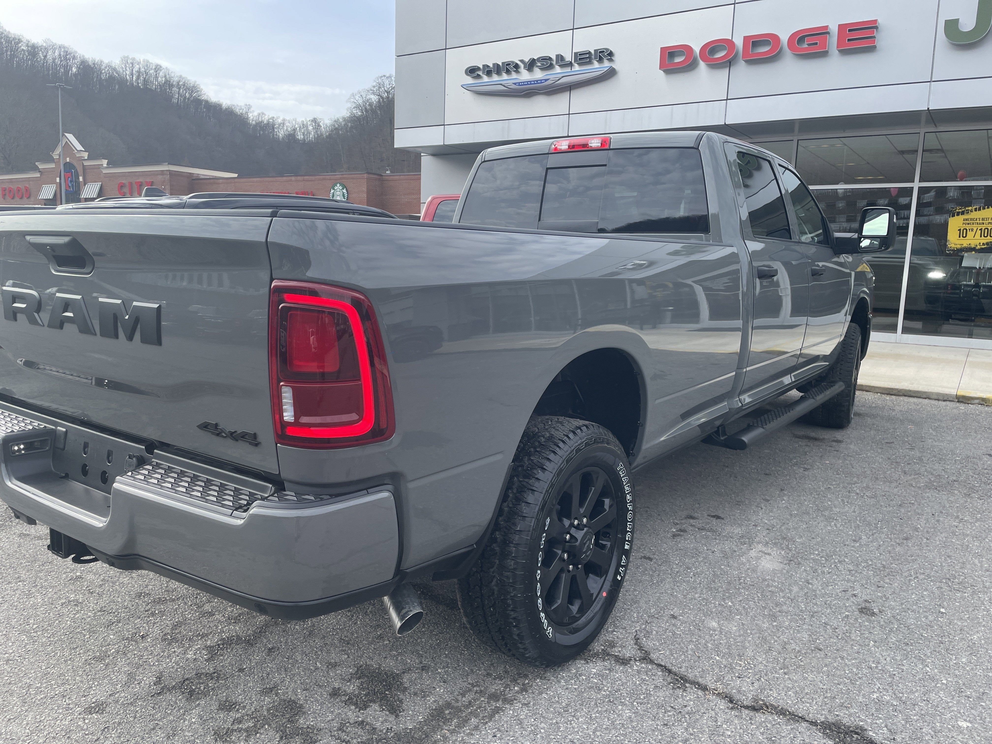 2026 RAM Ram 2500 RAM 2500 BLACK EXPRESS CREW CAB 4X4 8' BOX