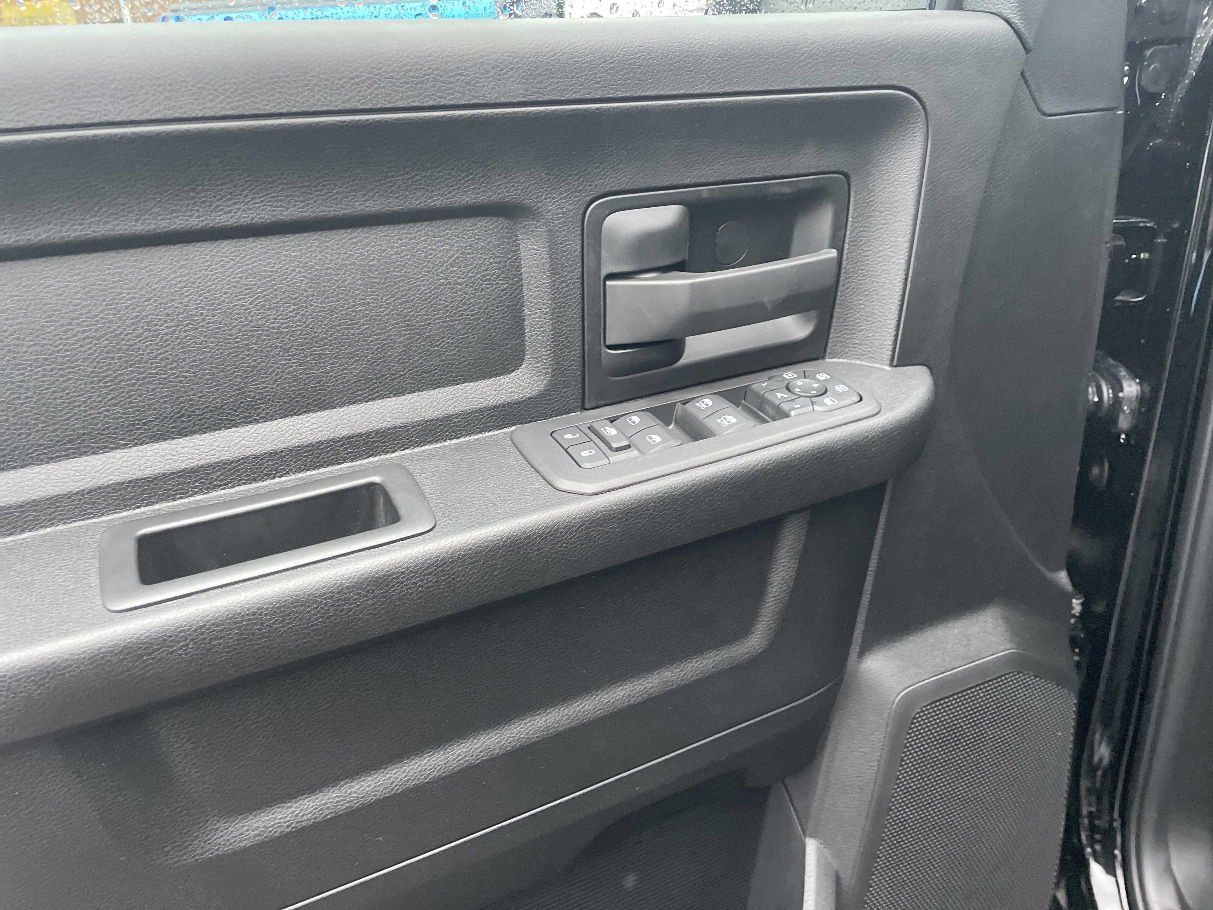 2026 RAM Ram 2500 RAM 2500 BLACK EXPRESS CREW CAB 4X4 8' BOX