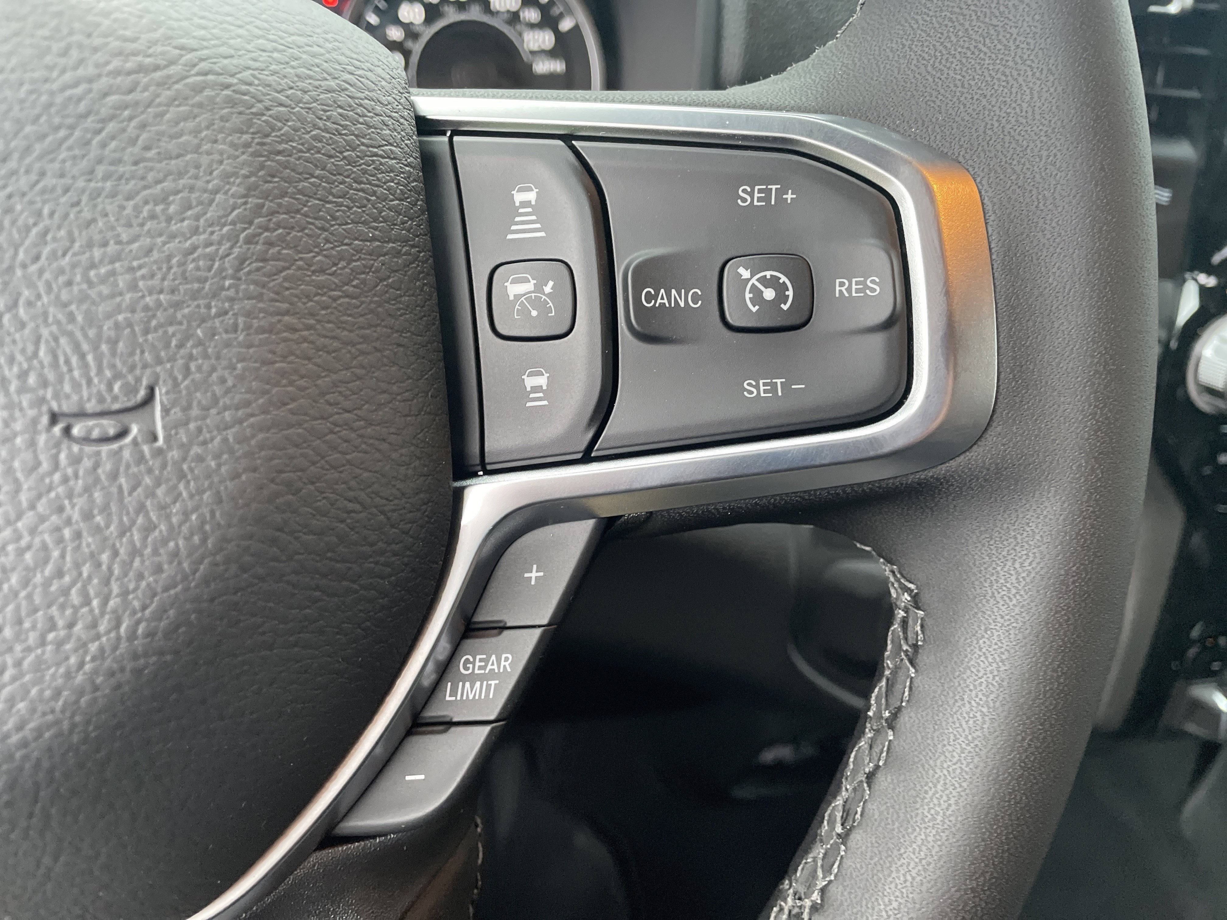 2026 RAM Ram 2500 RAM 2500 BLACK EXPRESS CREW CAB 4X4 8' BOX