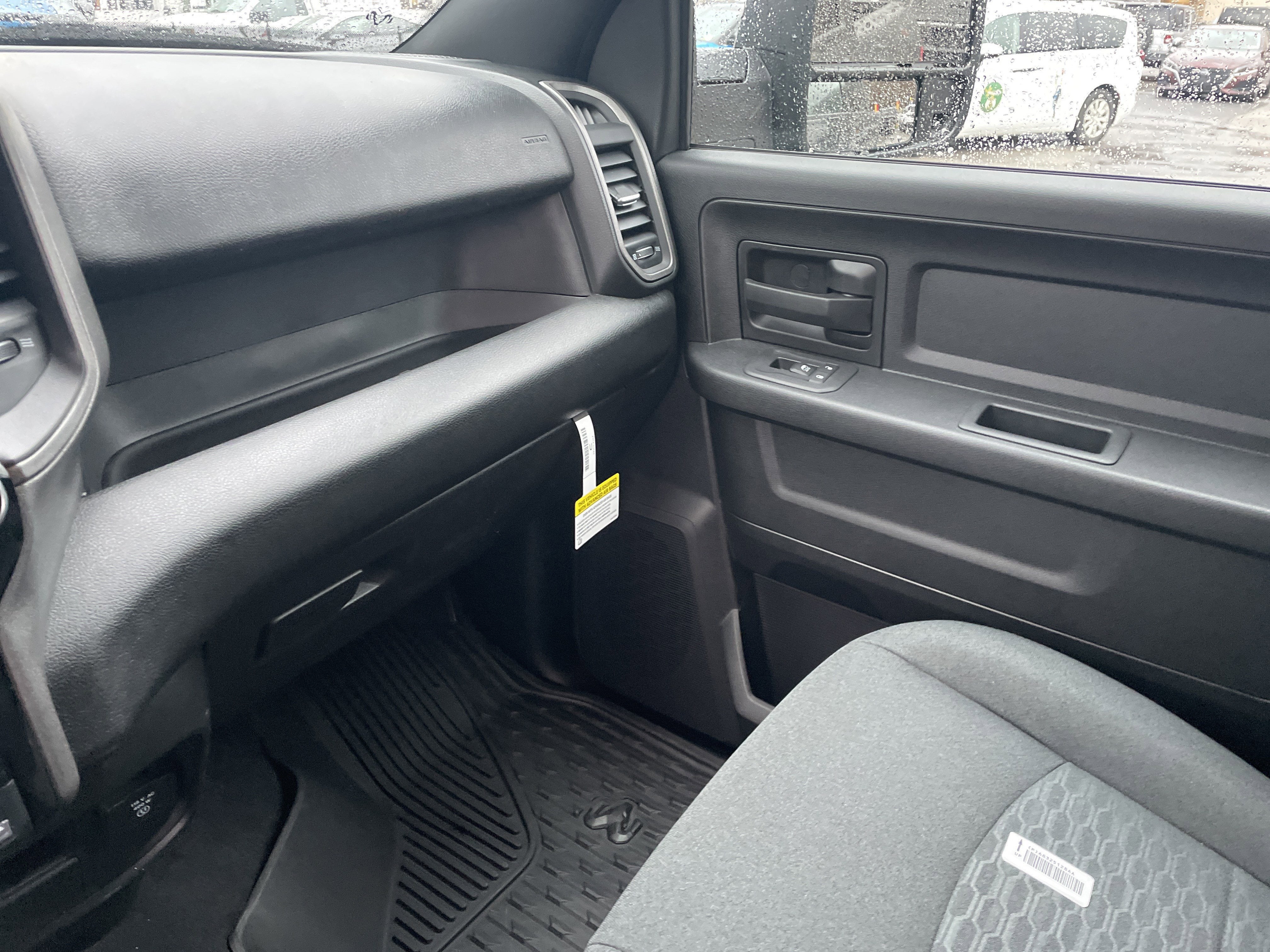 2026 RAM Ram 2500 RAM 2500 BLACK EXPRESS CREW CAB 4X4 8' BOX