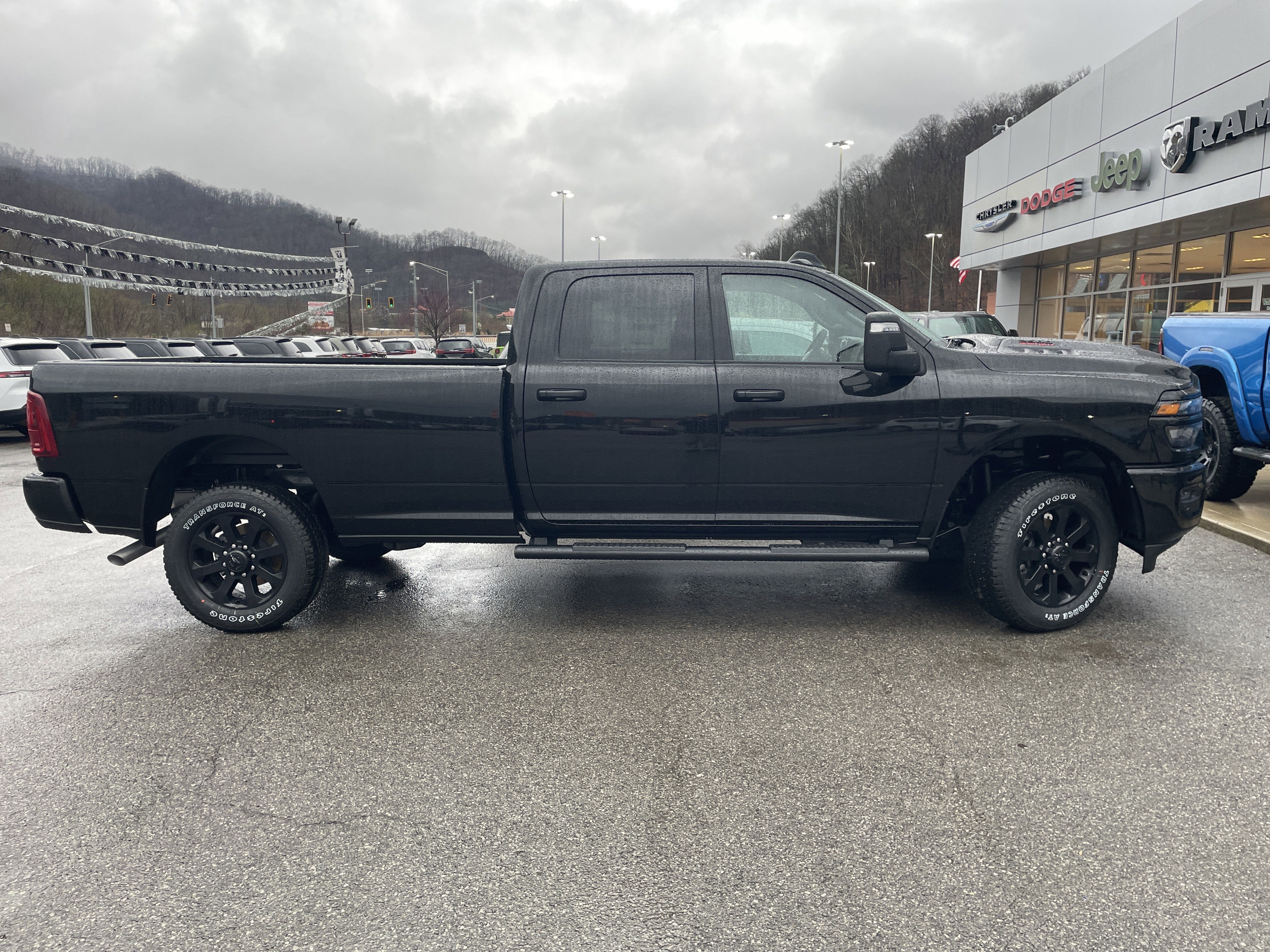 2026 RAM Ram 2500 RAM 2500 BLACK EXPRESS CREW CAB 4X4 8' BOX