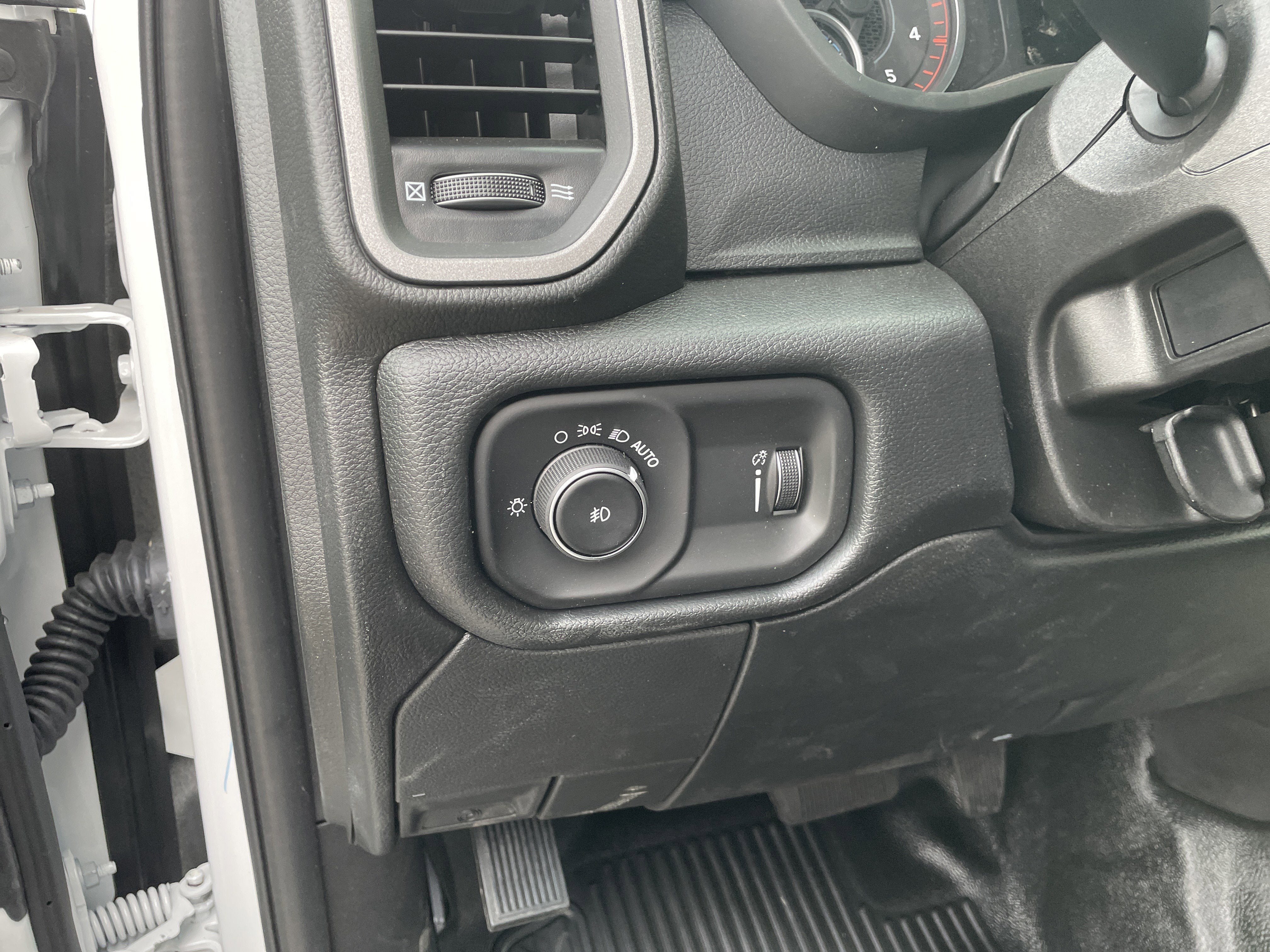 2026 RAM Ram 3500 Chassis Cab RAM 3500 TRADESMAN CHASSIS REGULAR CAB 4X2 84' CA