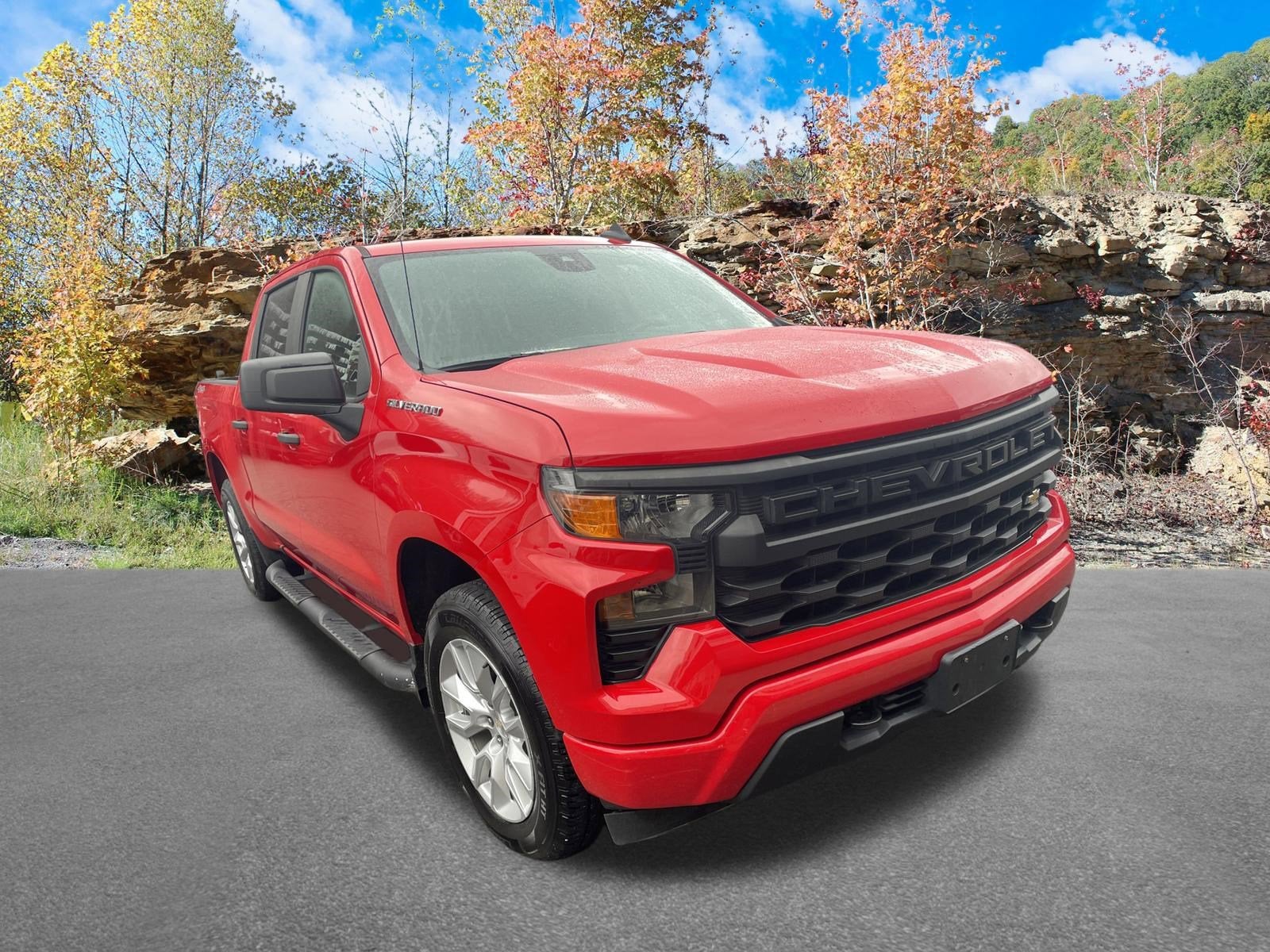 2022 Chevrolet Silverado 1500 4WD Crew Cab Short Bed Custom