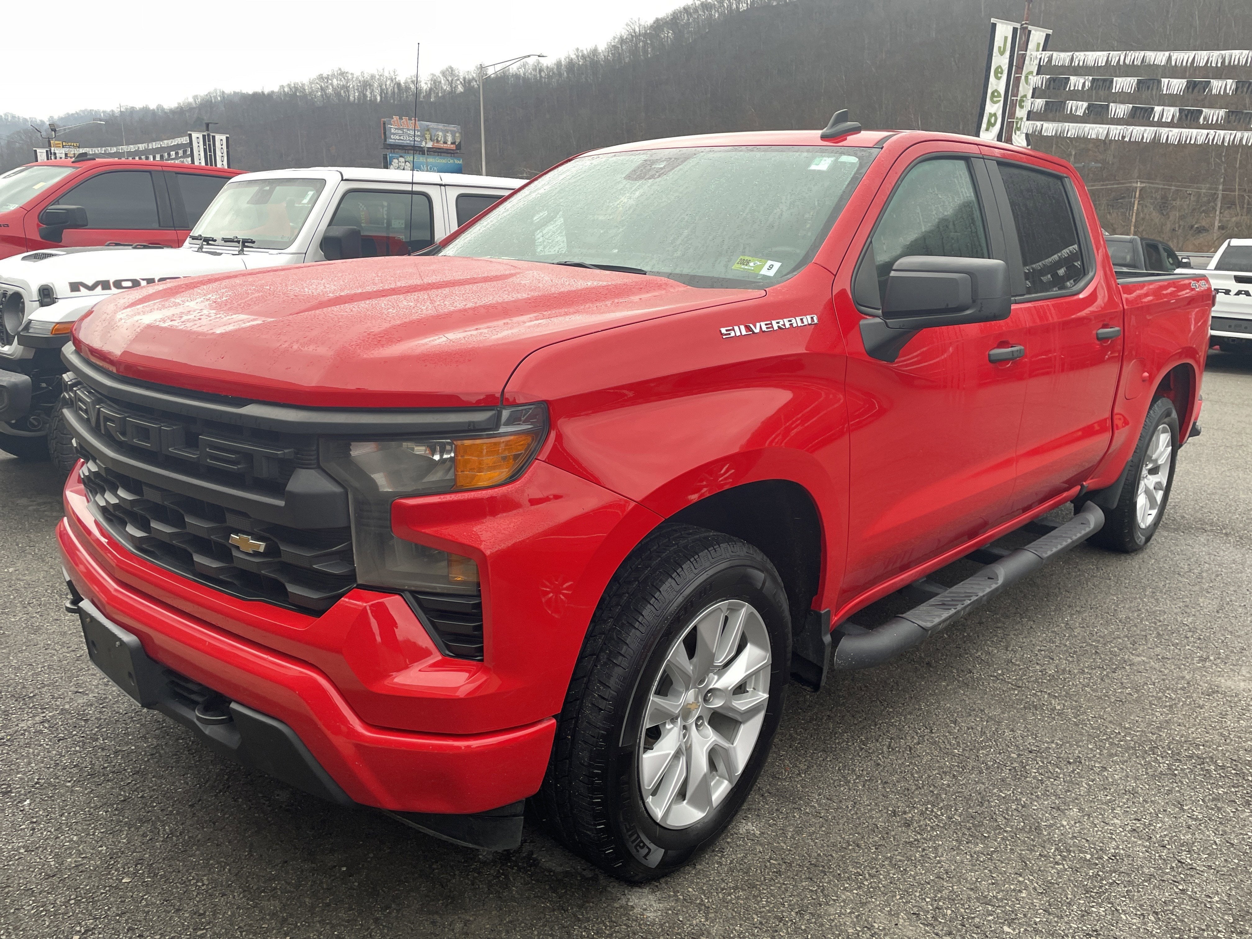 2022 Chevrolet Silverado 1500 4WD Crew Cab Short Bed Custom