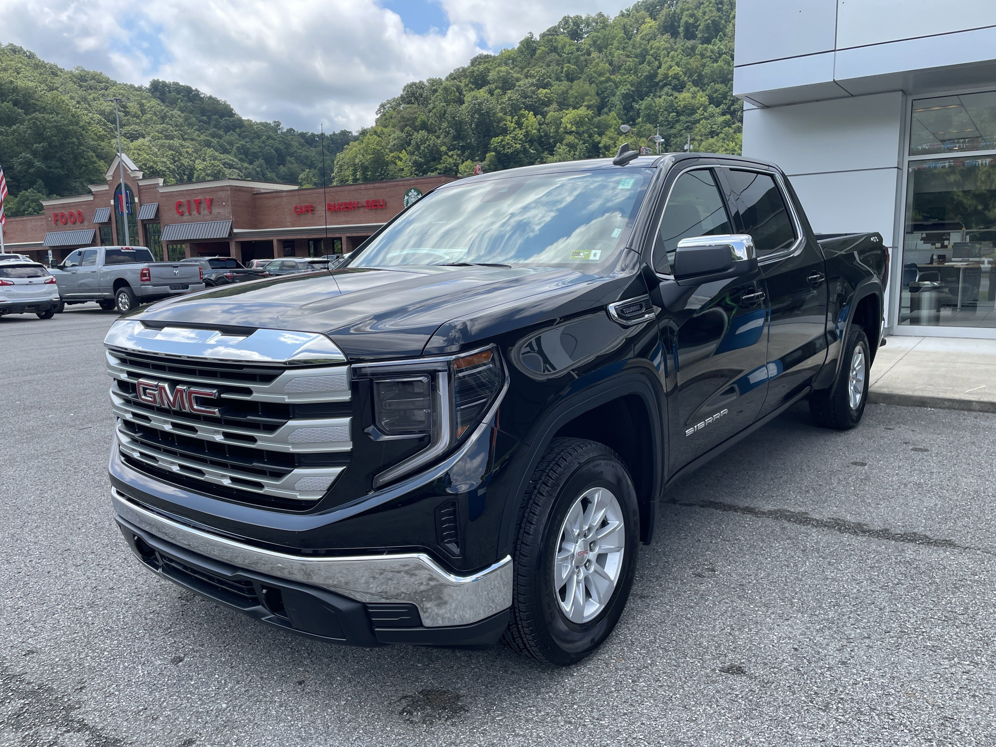 2024 GMC Sierra 1500 4WD Crew Cab Short Box SLE