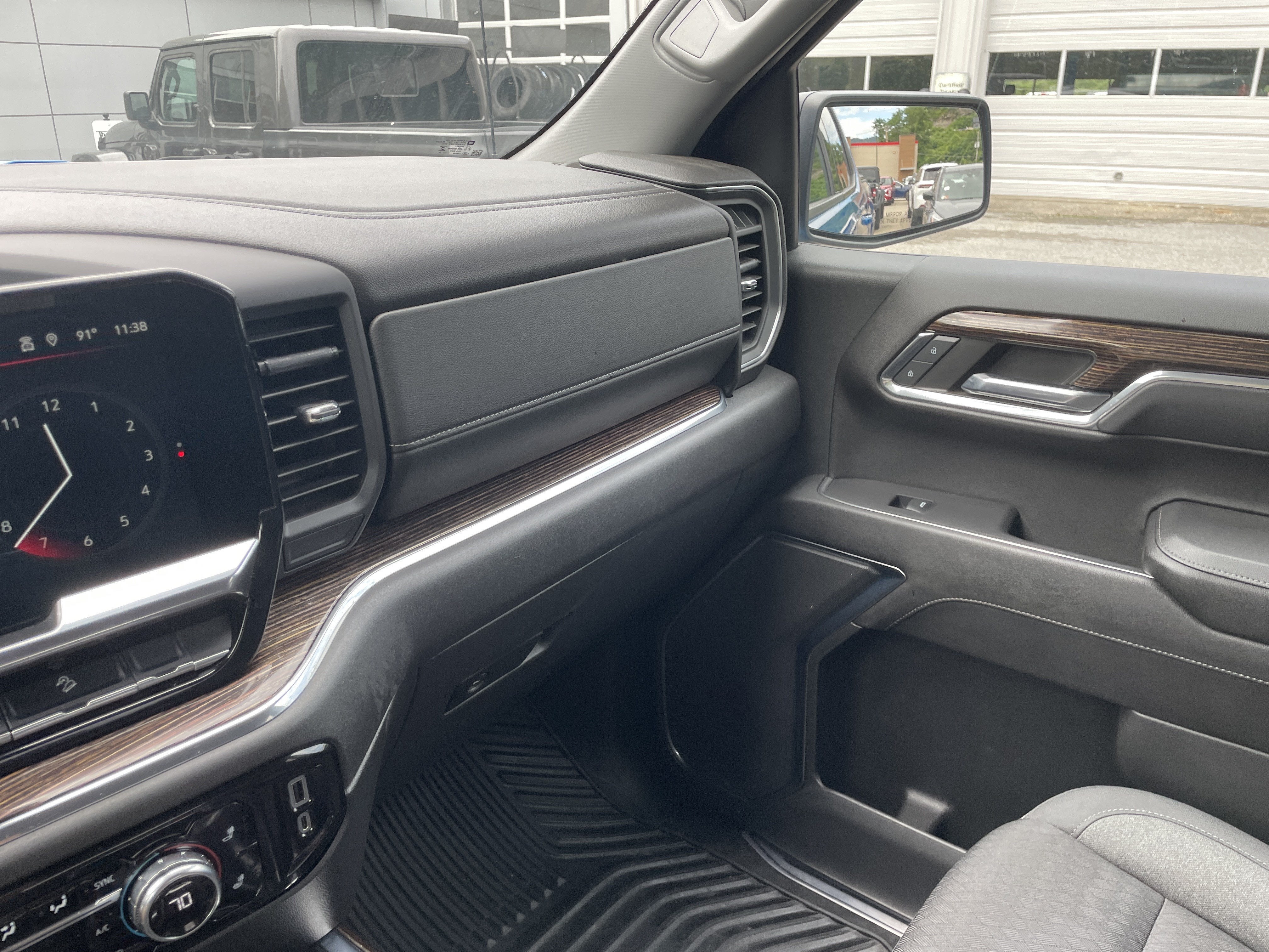 2023 GMC Sierra 1500 4WD Crew Cab Short Box Elevation with 3SB