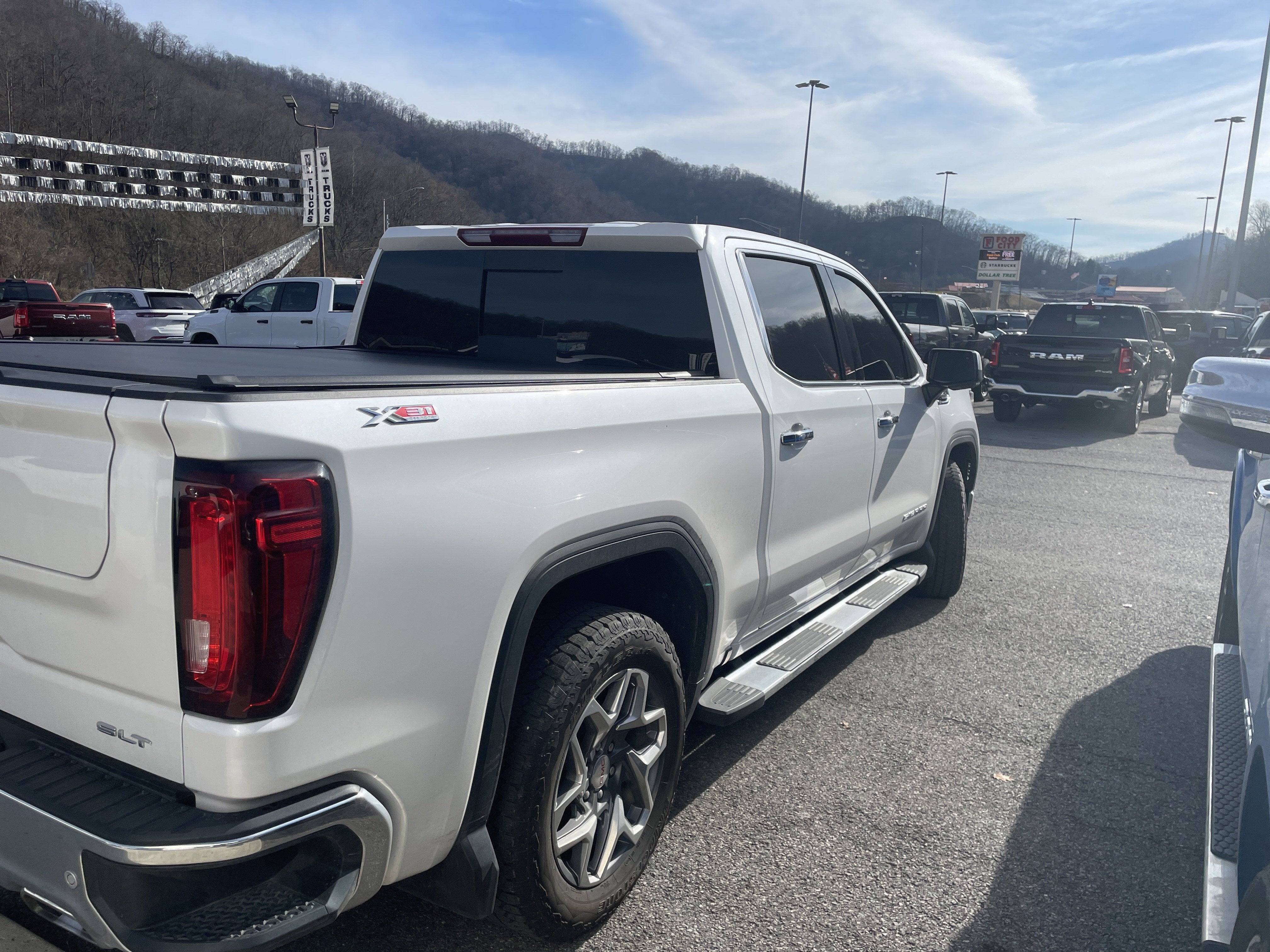 2025 GMC Sierra 1500 4WD Crew Cab Short Box SLT