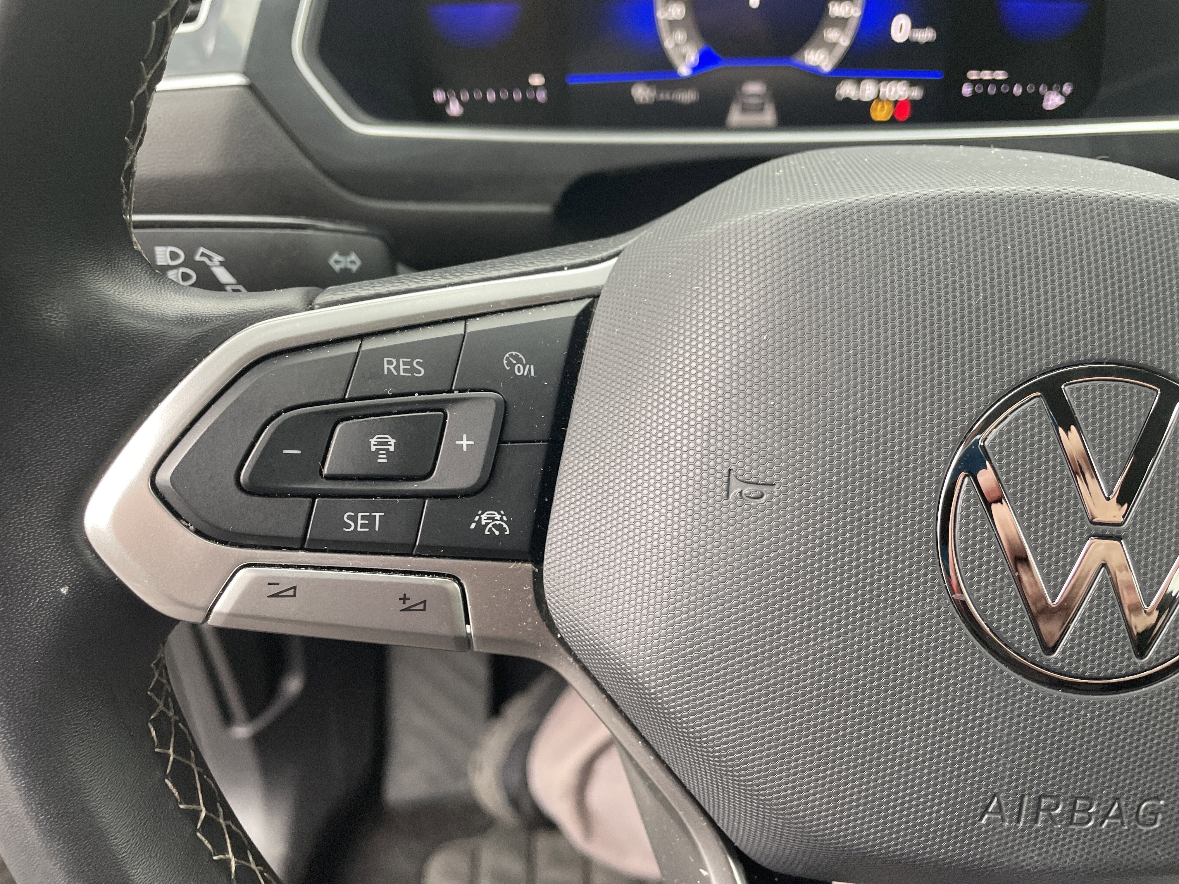 2024 Volkswagen Tiguan 2.0T SE