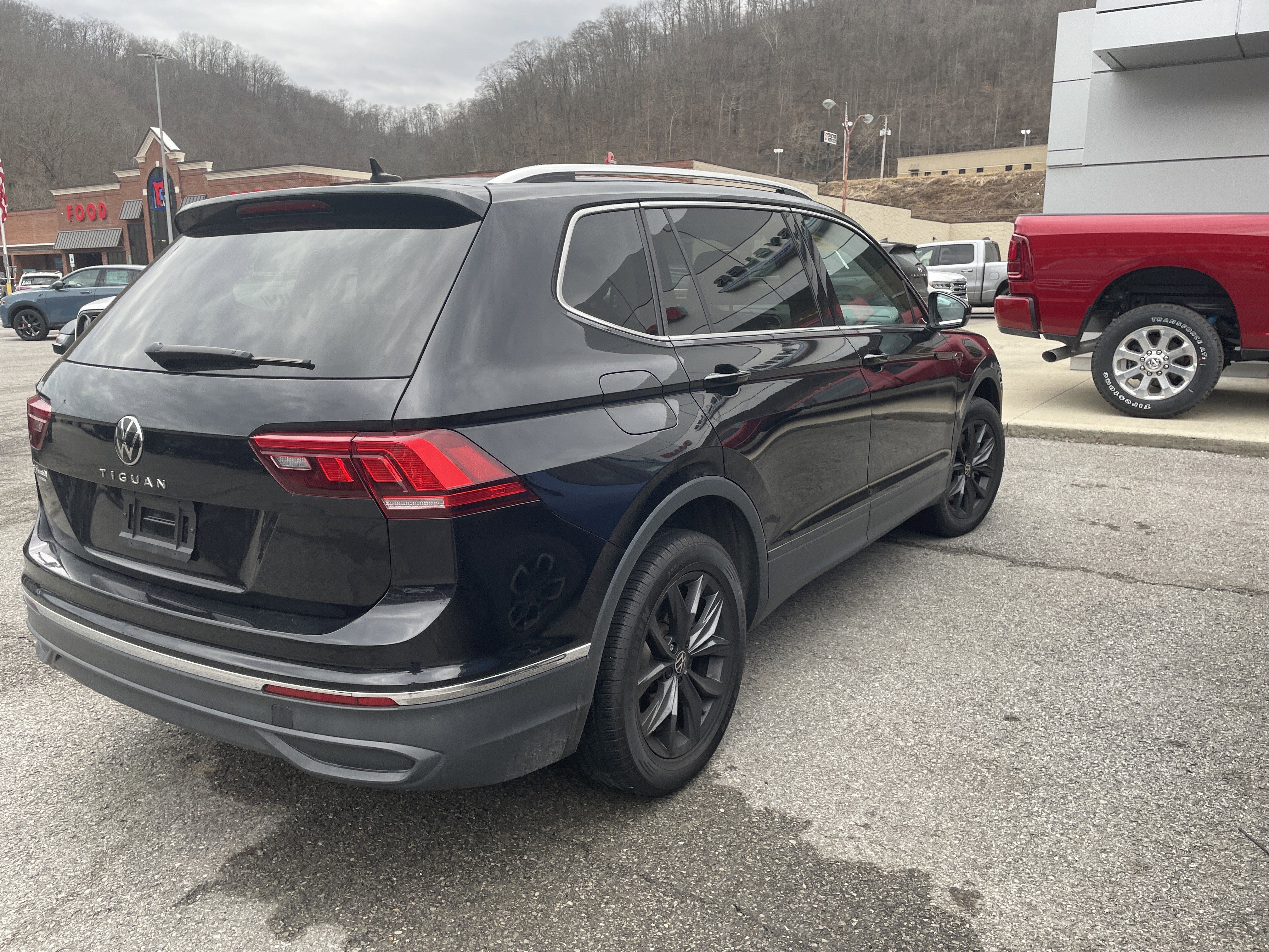 2024 Volkswagen Tiguan 2.0T SE